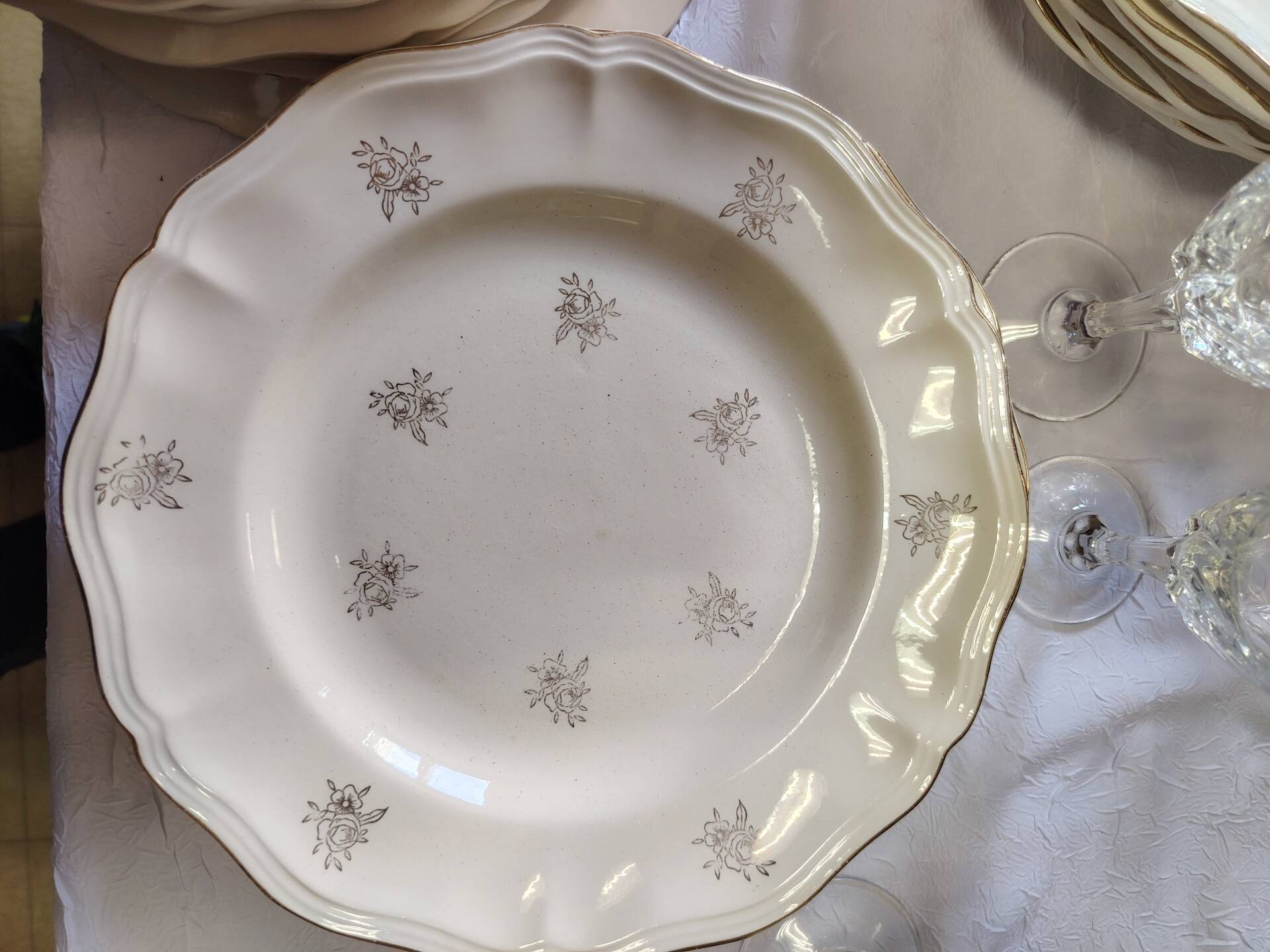 Sarreguemines set of 12 flat plates model Raphaël or flowers of F
