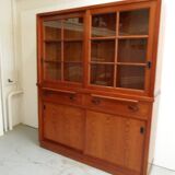 Vitrine de cuisine vintage avec portes coulissantes