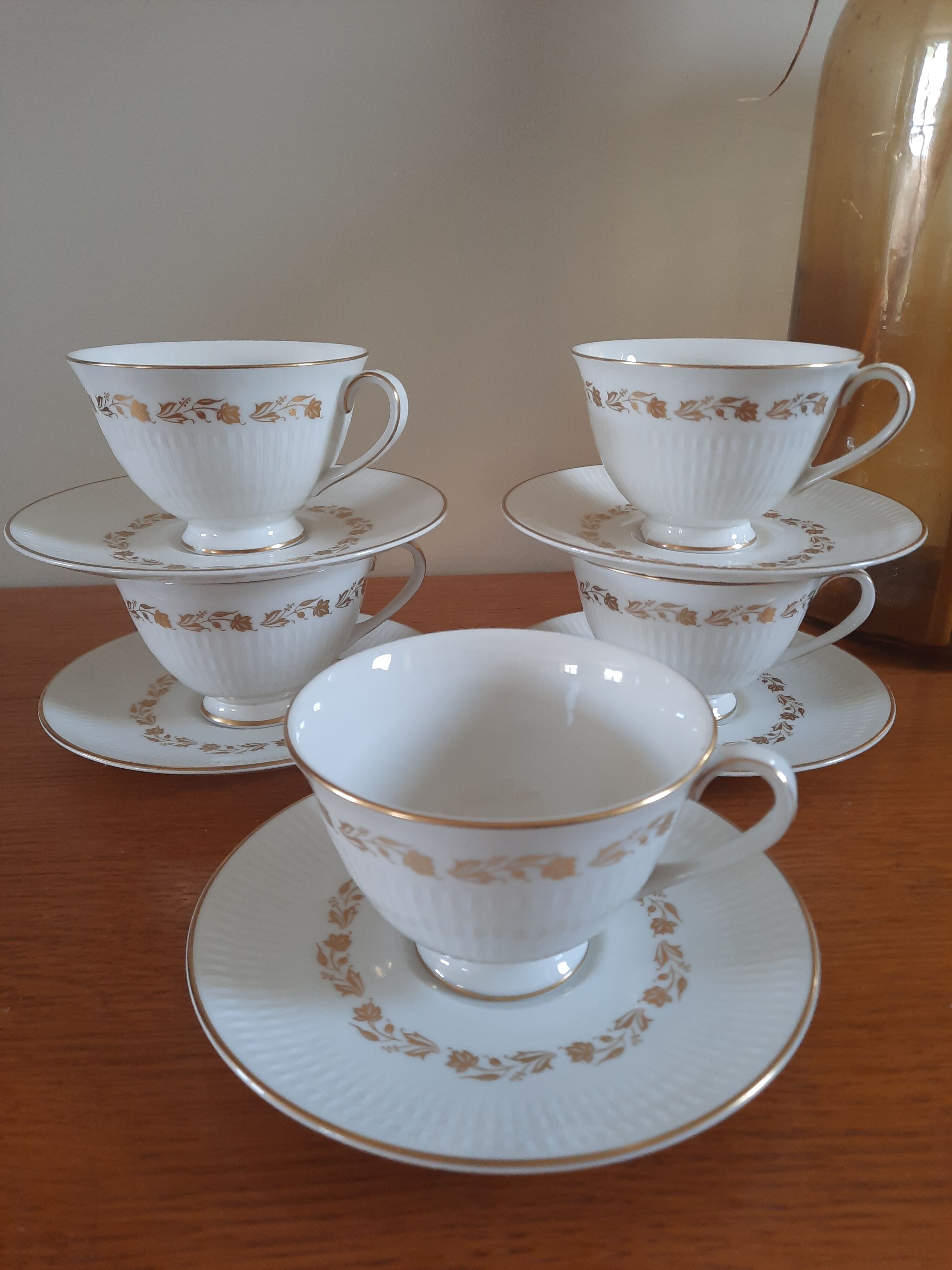 5 cups with 5 saucers Royal doulton