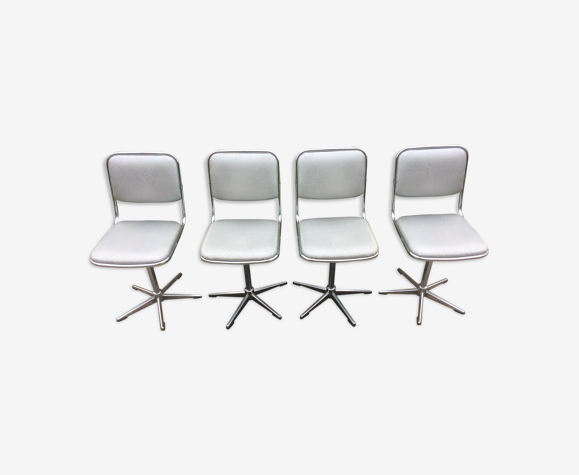 Chaises vintage pivotantes à piétement tubulaire chromé et skaï argenté de marque unic desing.