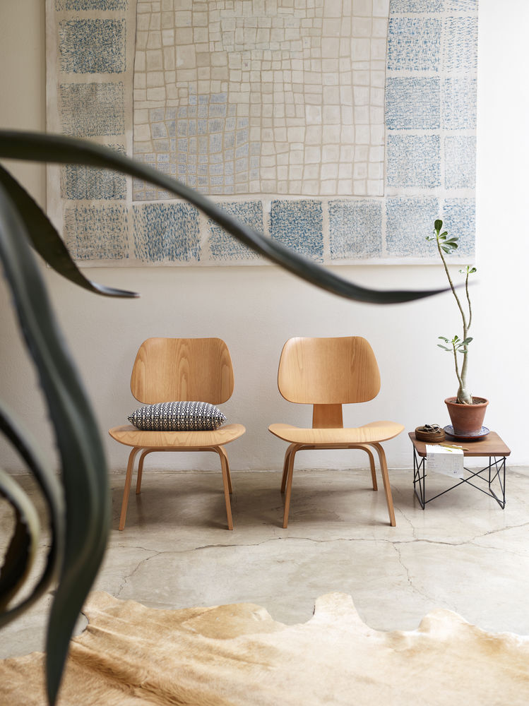 Plywood Group LCW armchair by Charles & Ray Eames natural ash 1945/1947