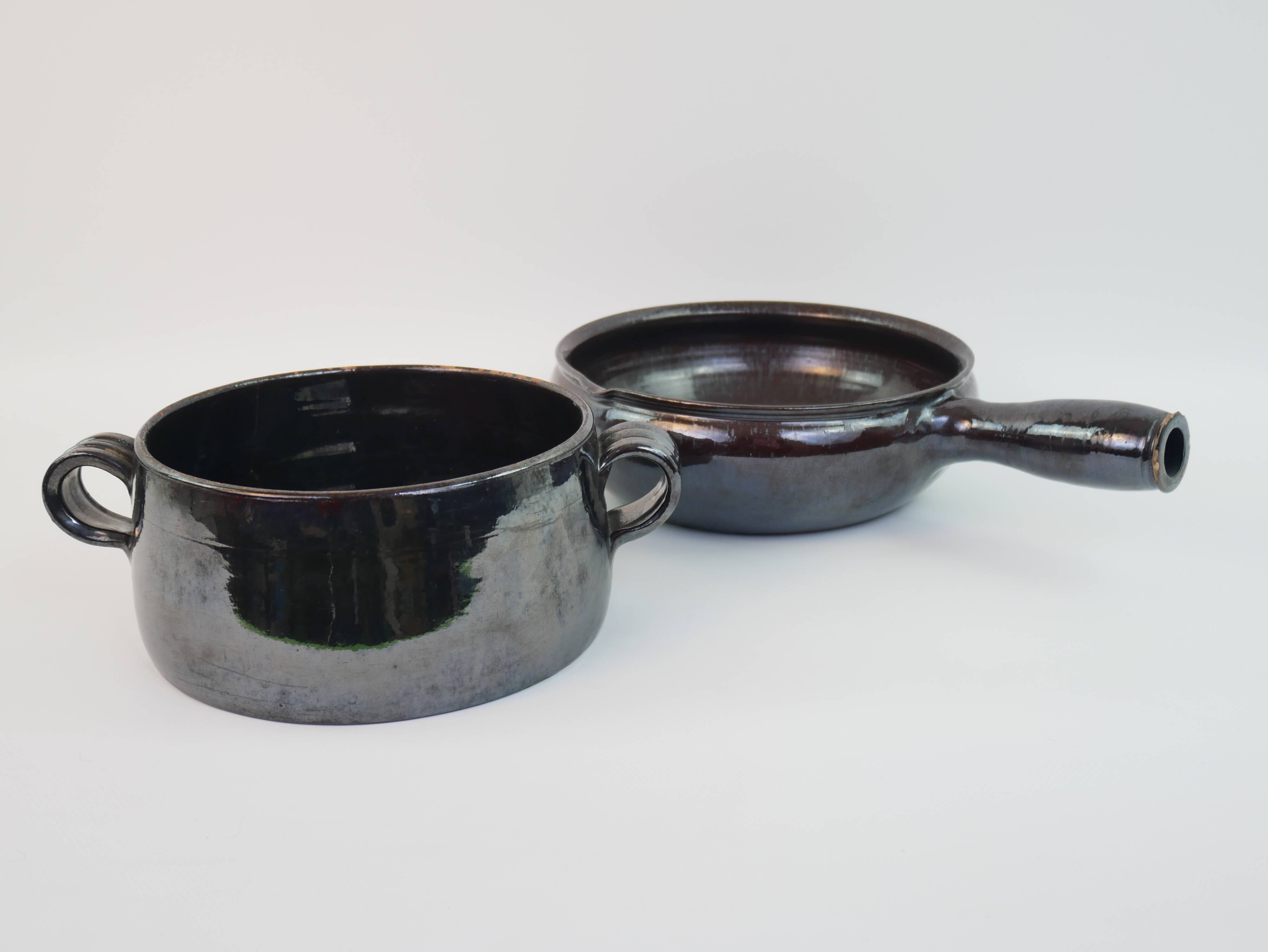 Ebony enameled ceramic fondue pot signed André Martin Vallauris 1950s