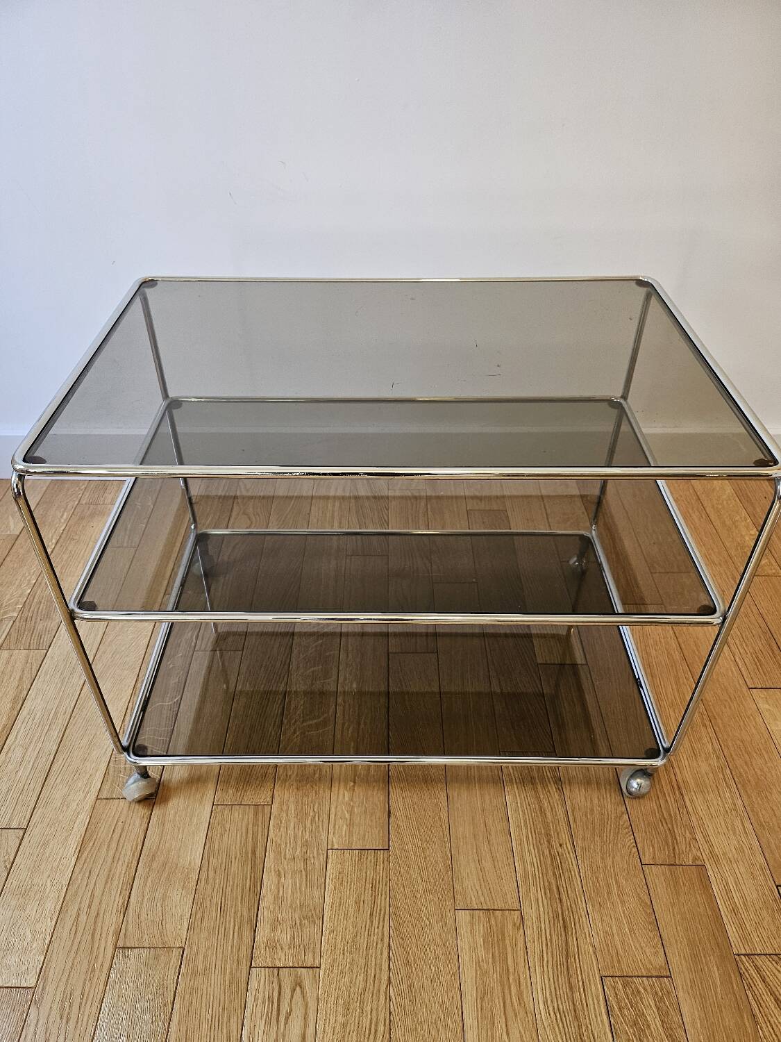 Small rolling trolley in chromed metal