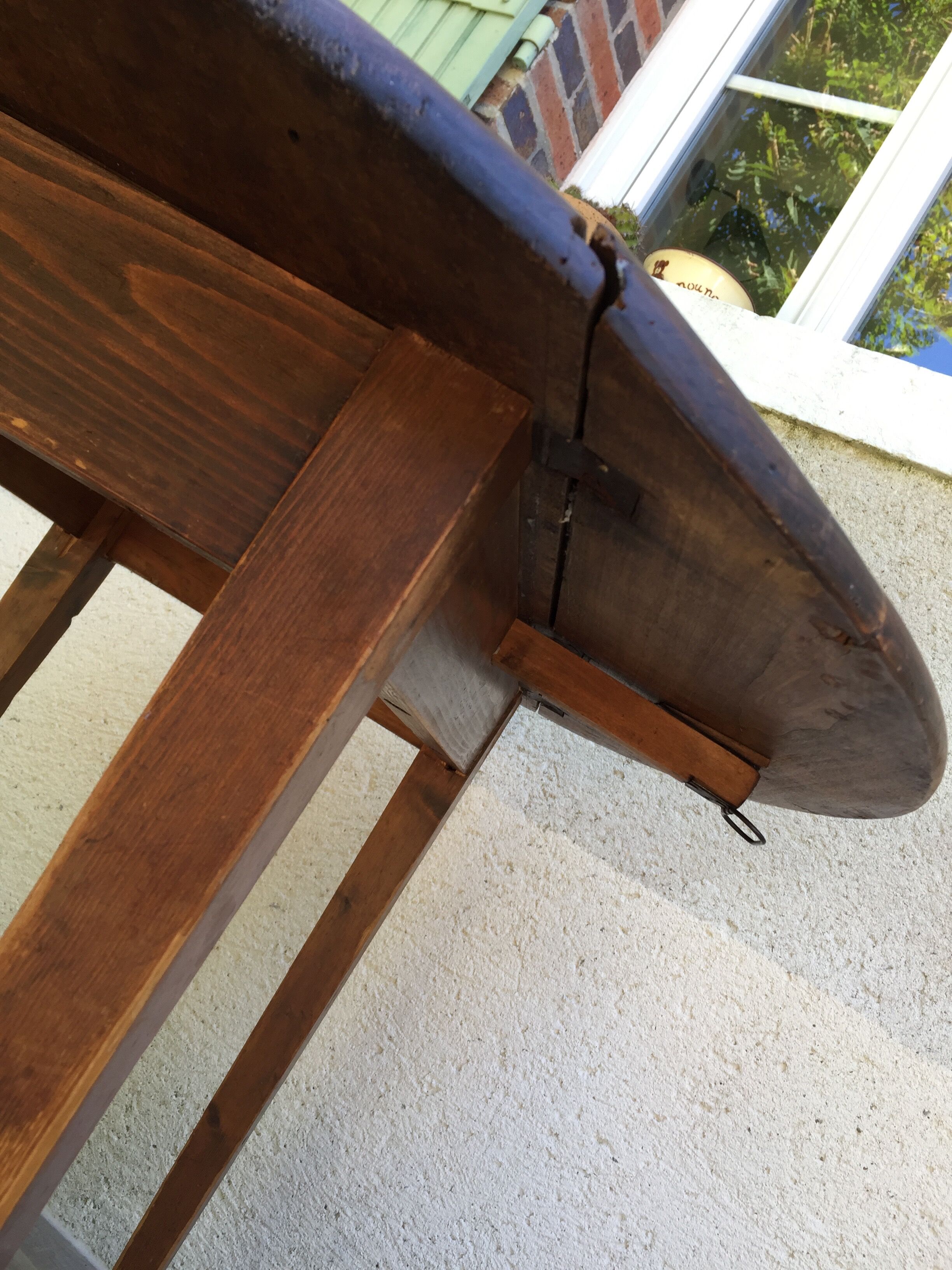 Round table at 2 vintage wood rabats