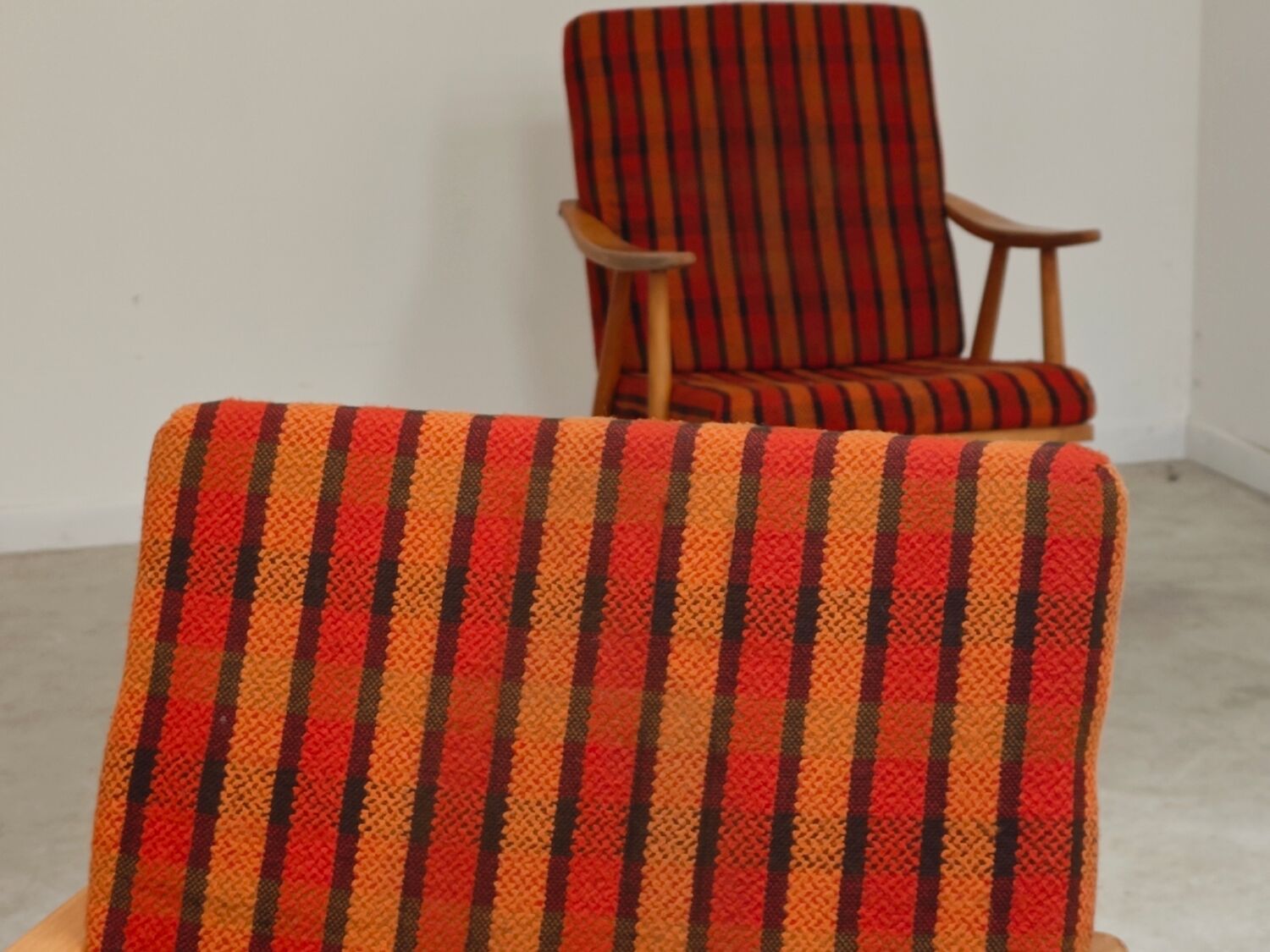 Pair of armchairs (TON) Thonet by Antonin Suman, orange pattern