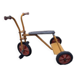 Tricycle des cours de récréation des années 70