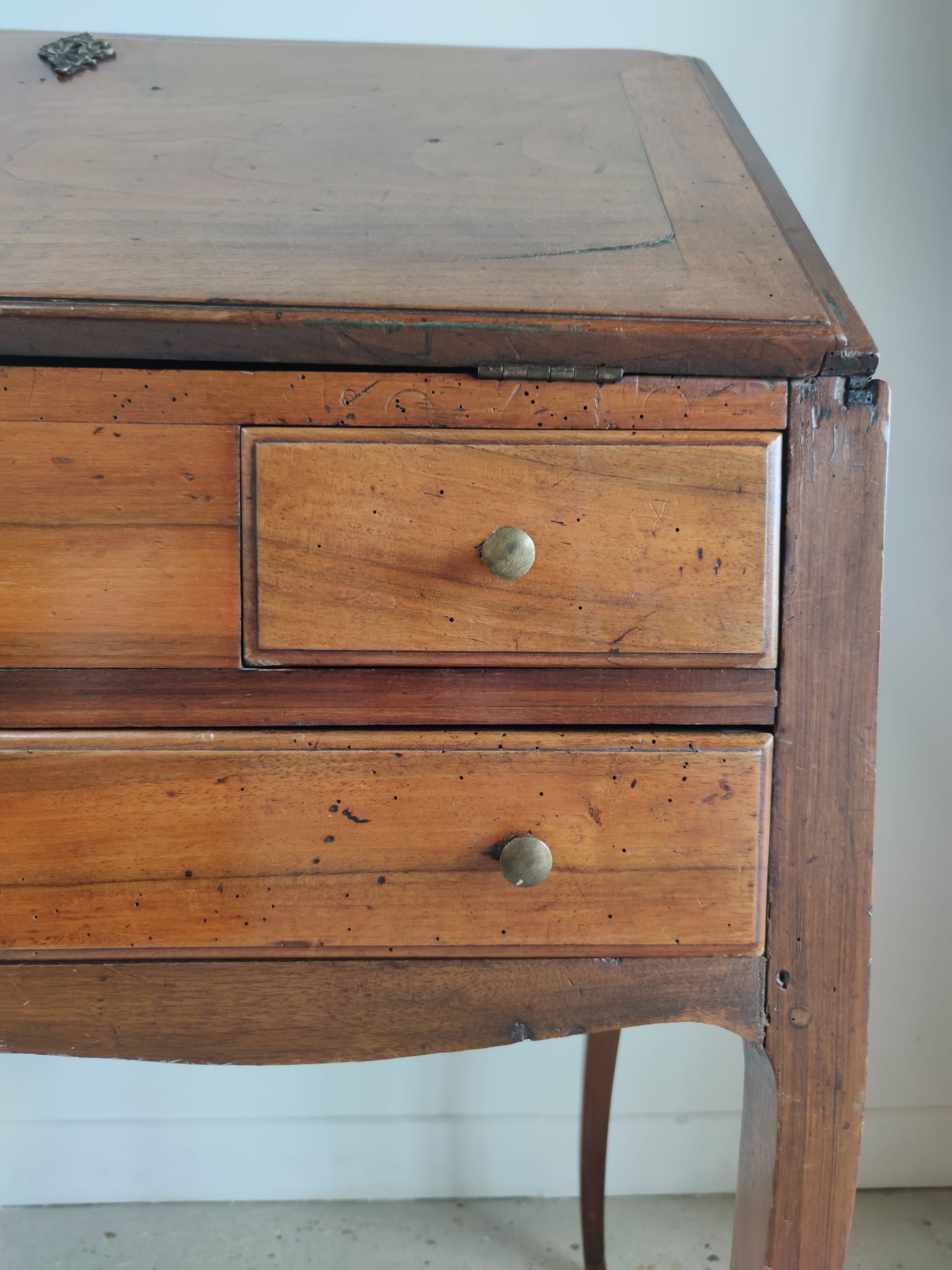 Bureau de pente en bois naturel