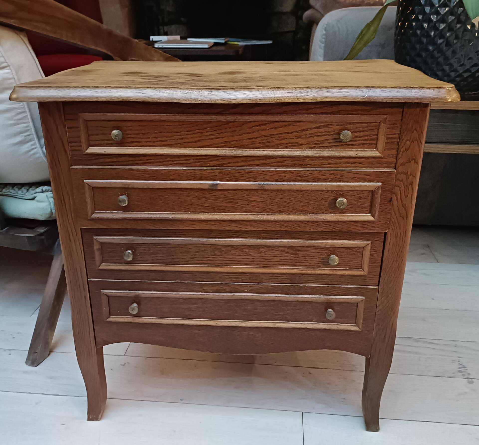 Sewing machine, sewing furniture