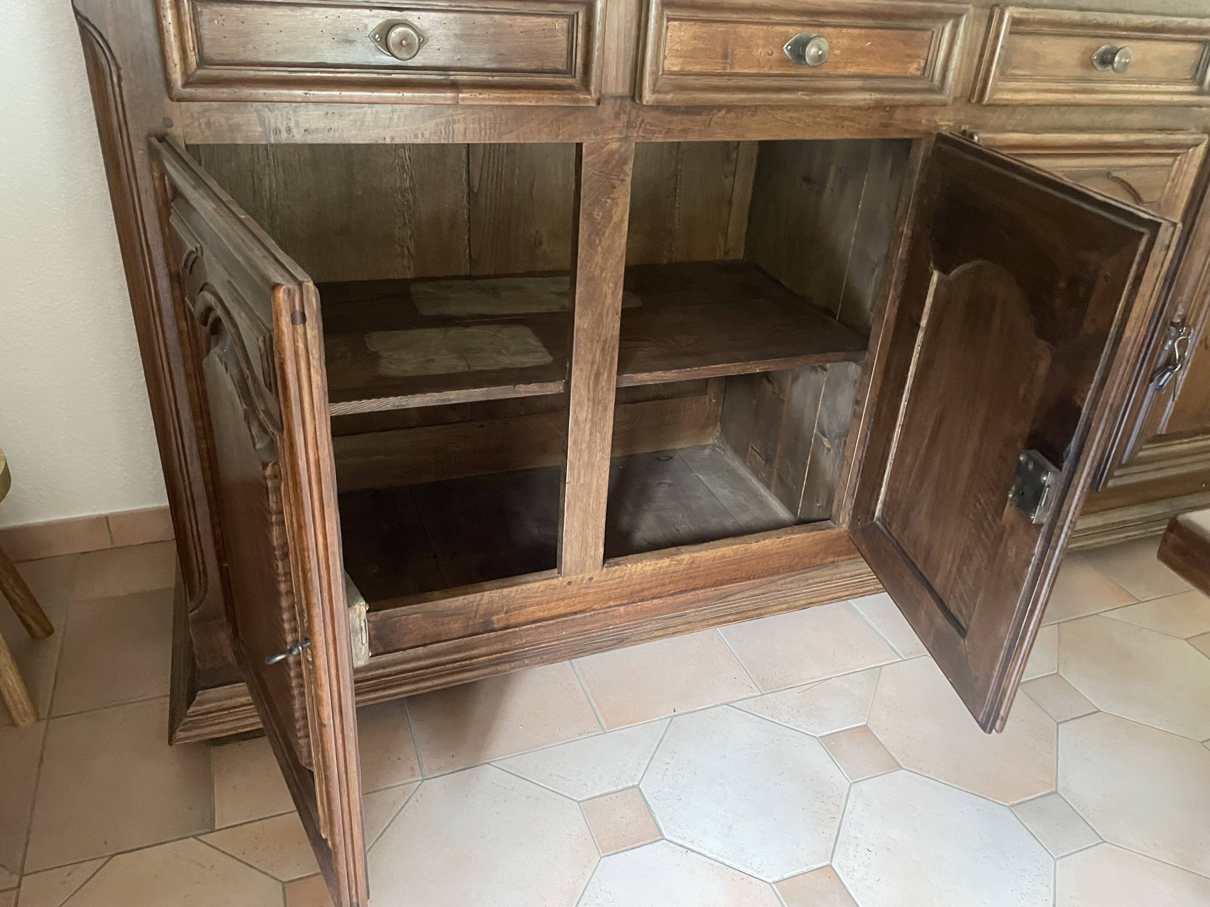Classic buffet, solid oak in good condition.