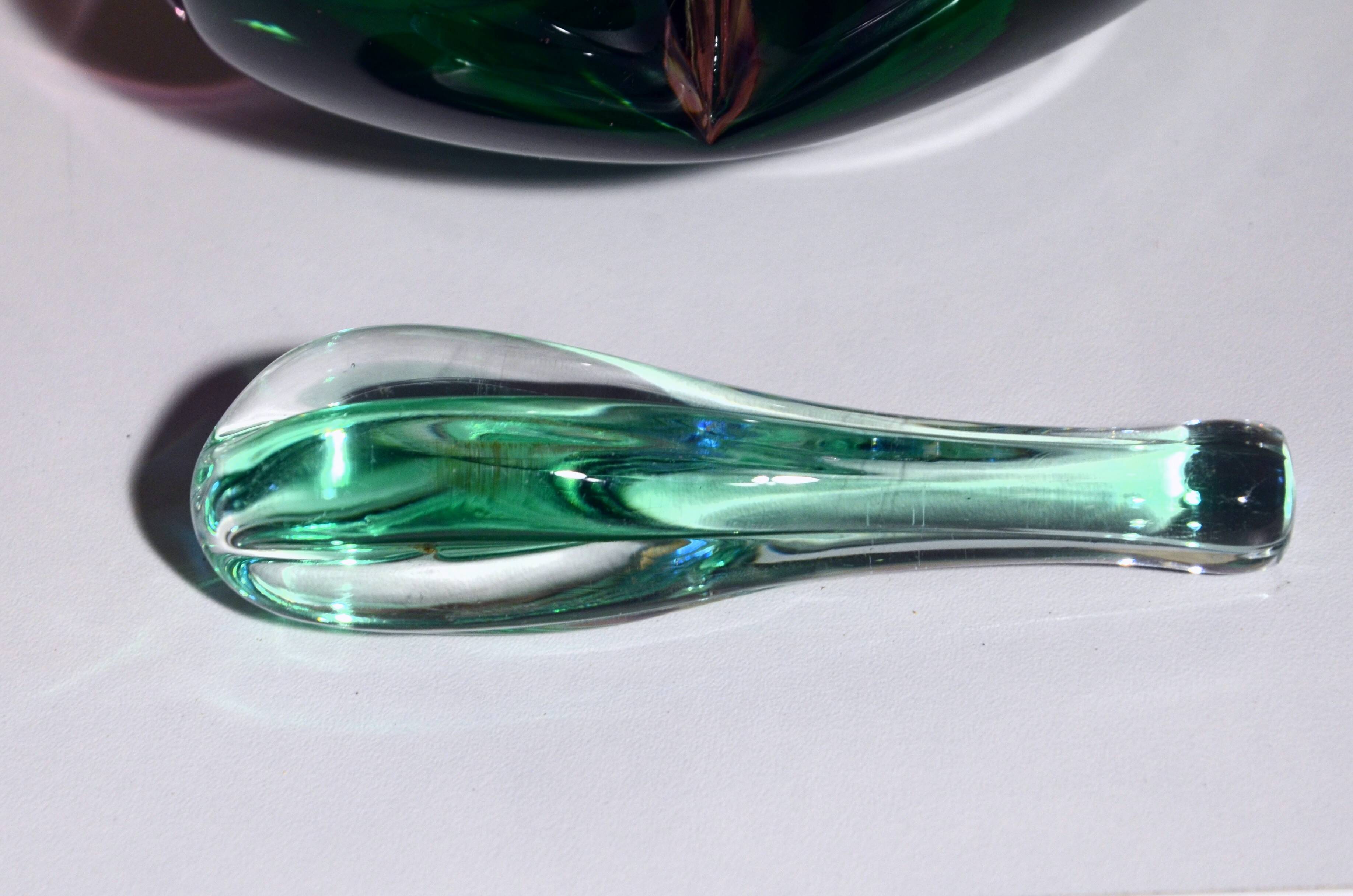 Ashtray with a green and fuchsia glass pestle, Murano Sommerso, 17x6cm