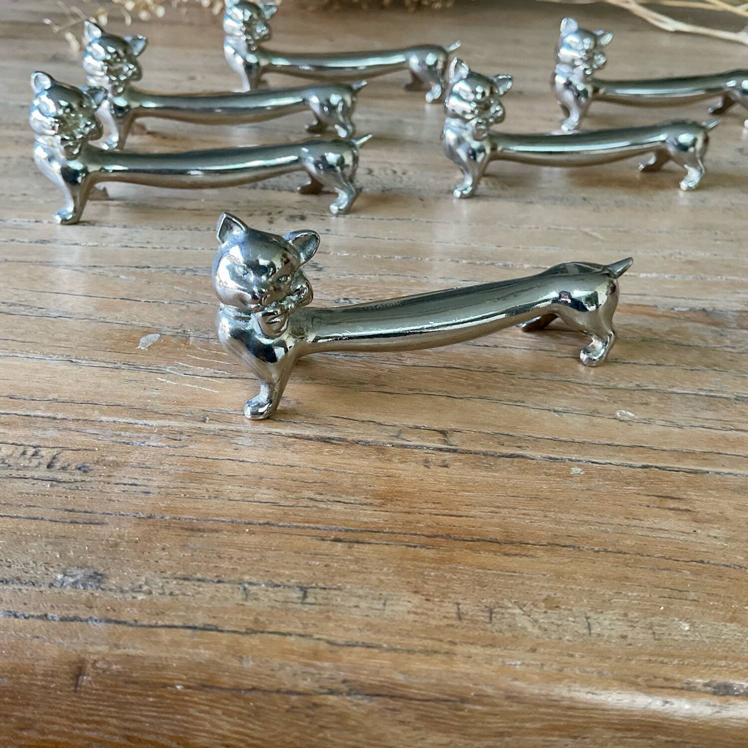 6 silver metal “cat” knife holders