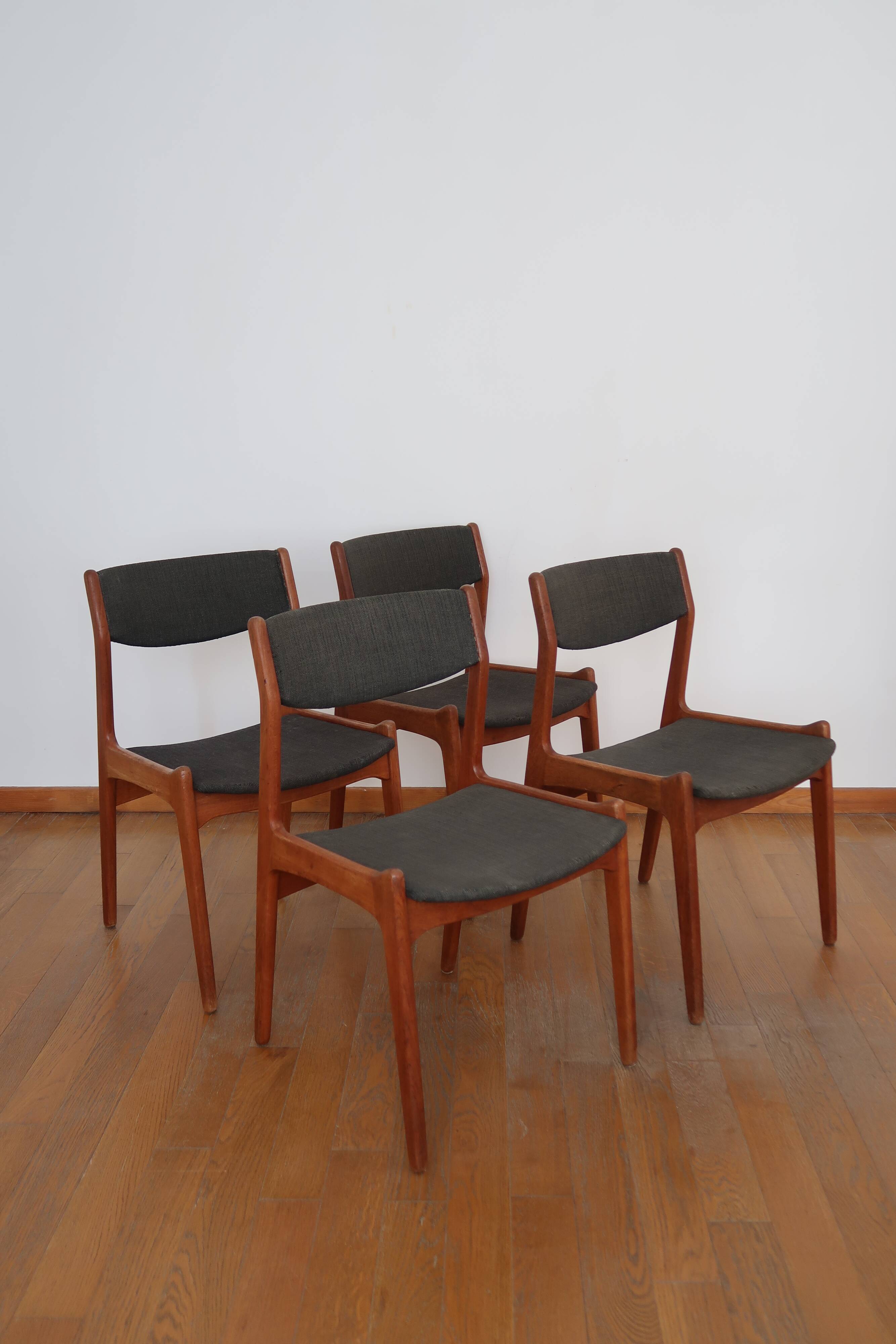 4 chaises vertes danoises estampillées