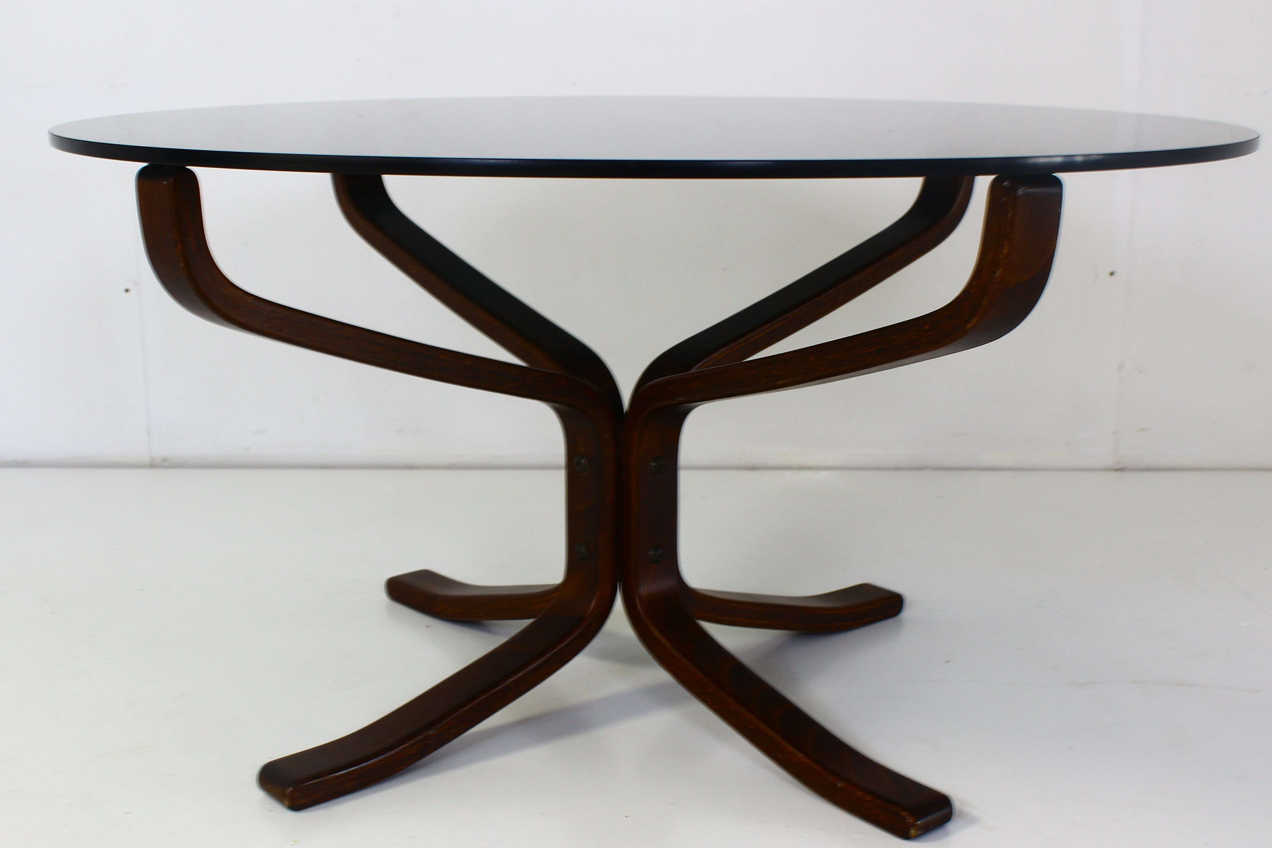 Vintage falcon coffee table by Sigurd Resell, norway 1970