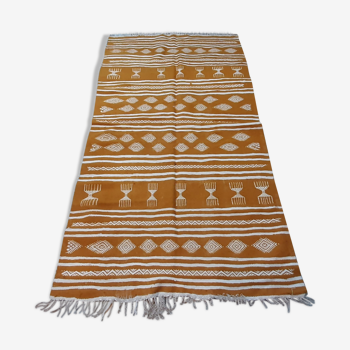 Tapis kilim marocain jaune berbère en laine fait à la main 110x220cm