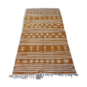 Tapis kilim marocain jaune berbère en laine fait à la main 110x220cm