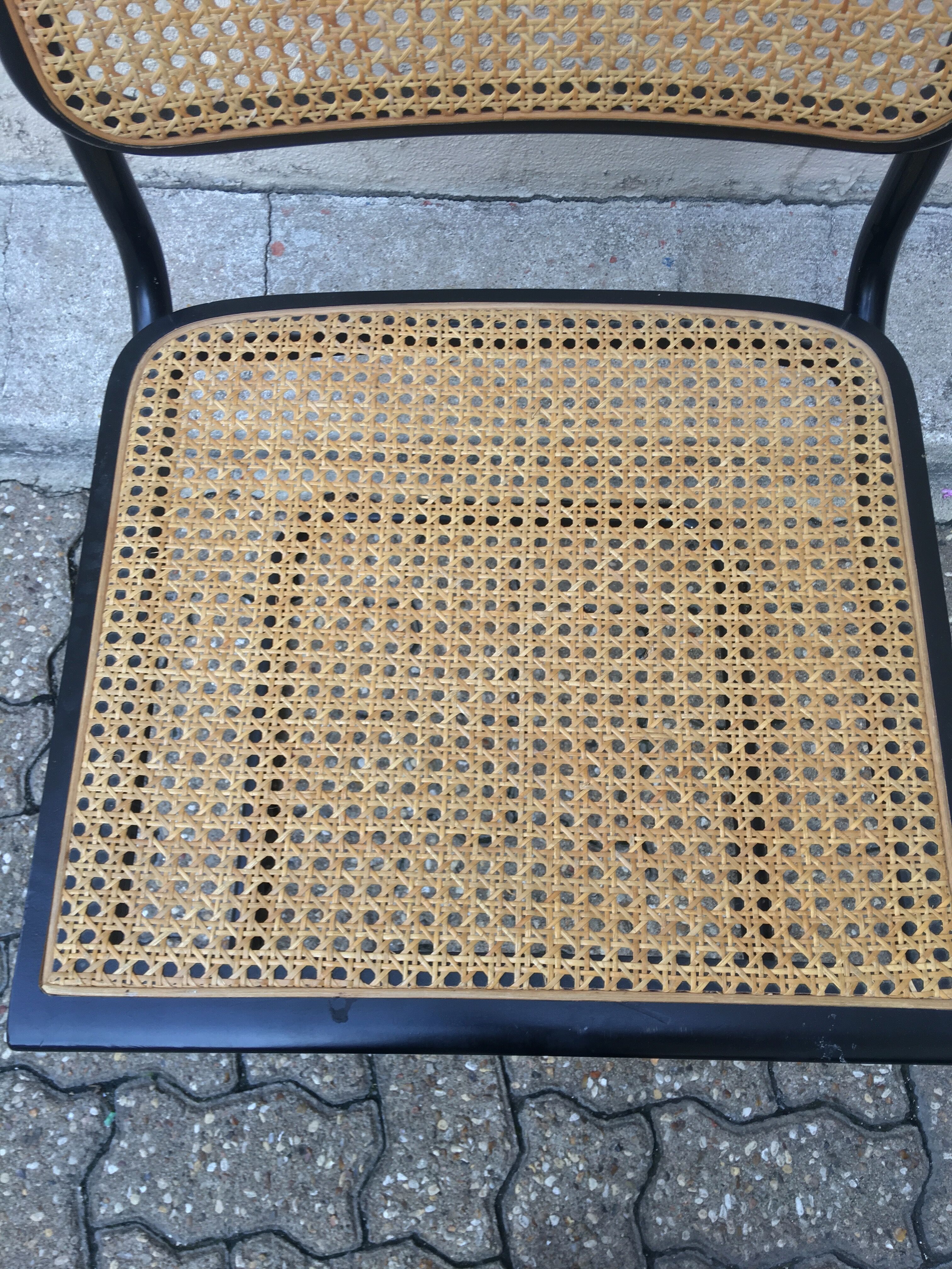 Chaise B32 noire de Marcel Breuer