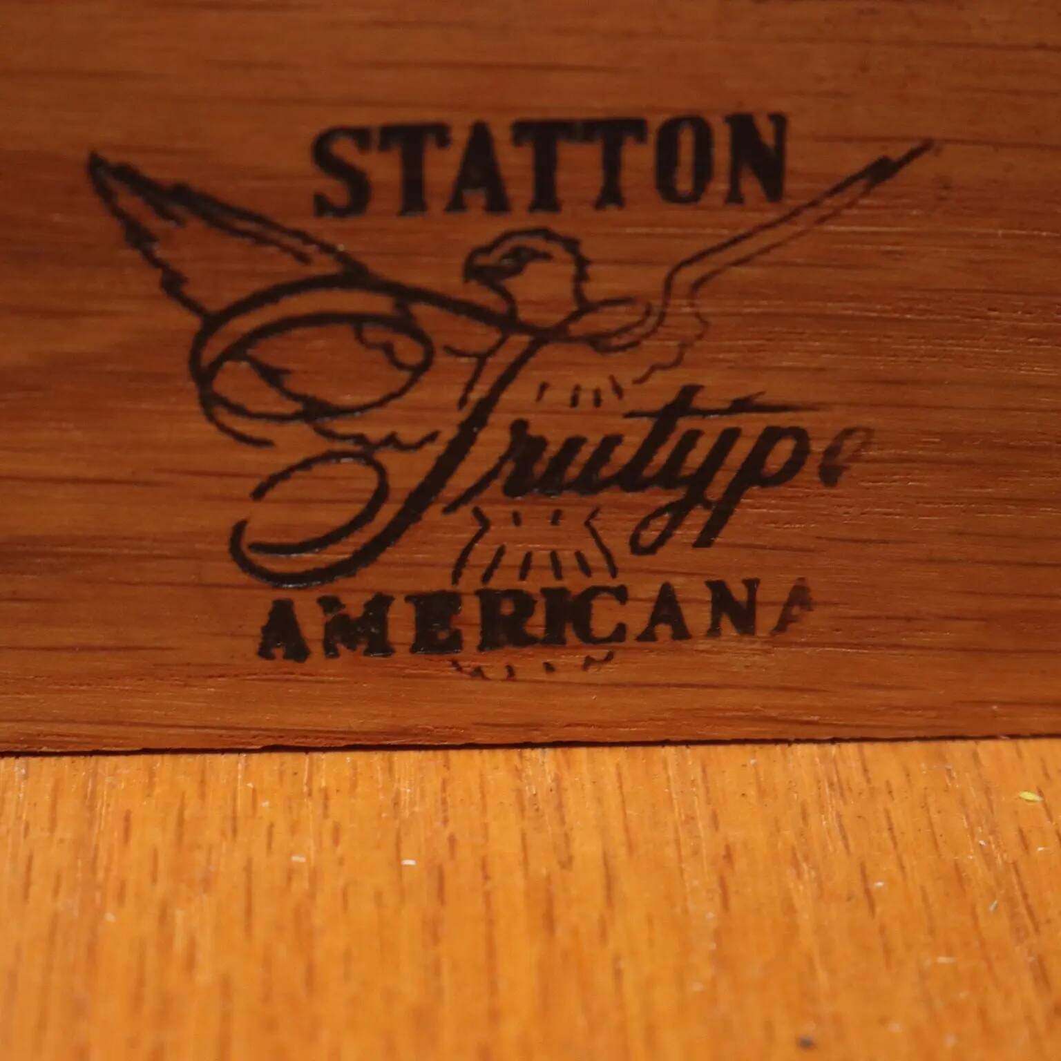 Antique bedside tables Statton Trutype Americana 20th century