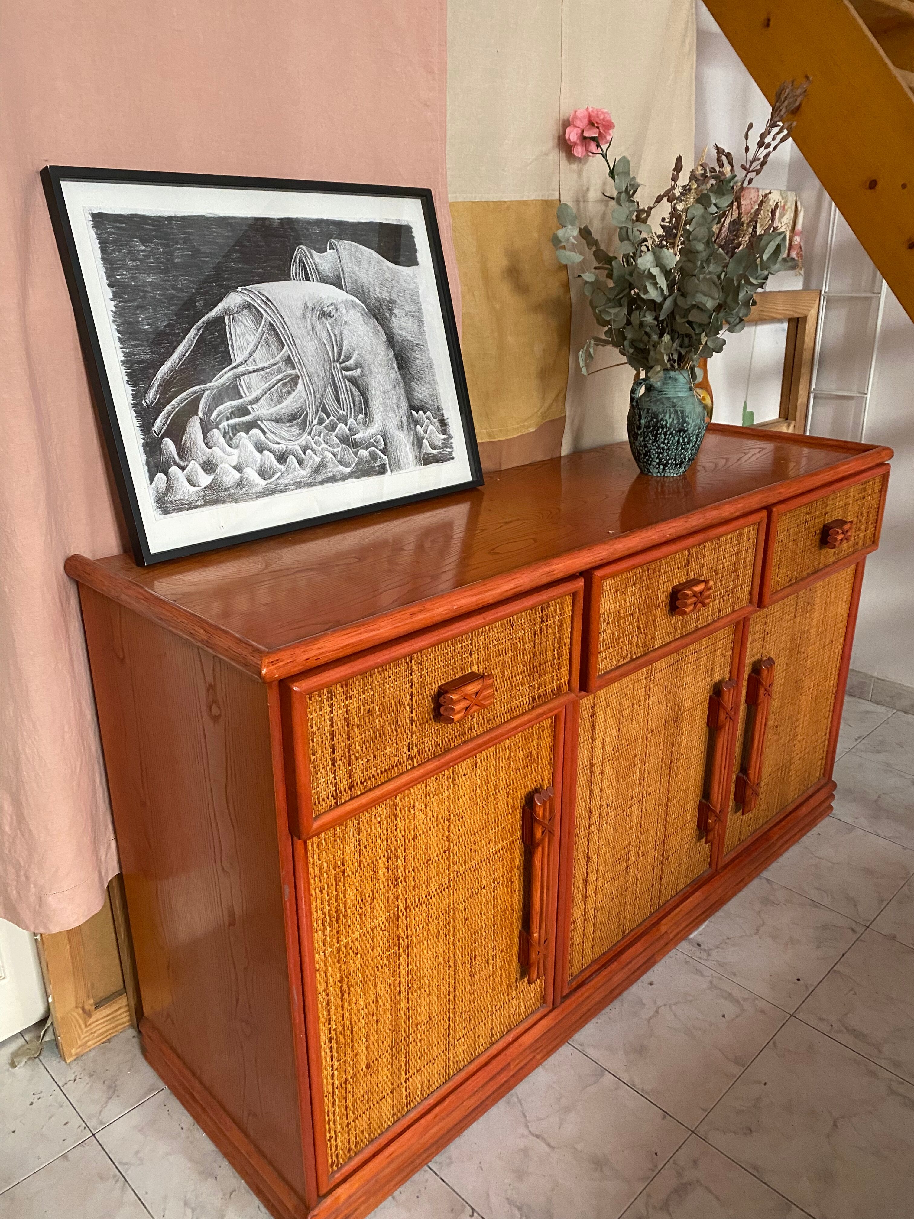 Buffet en bois ornement en rotin