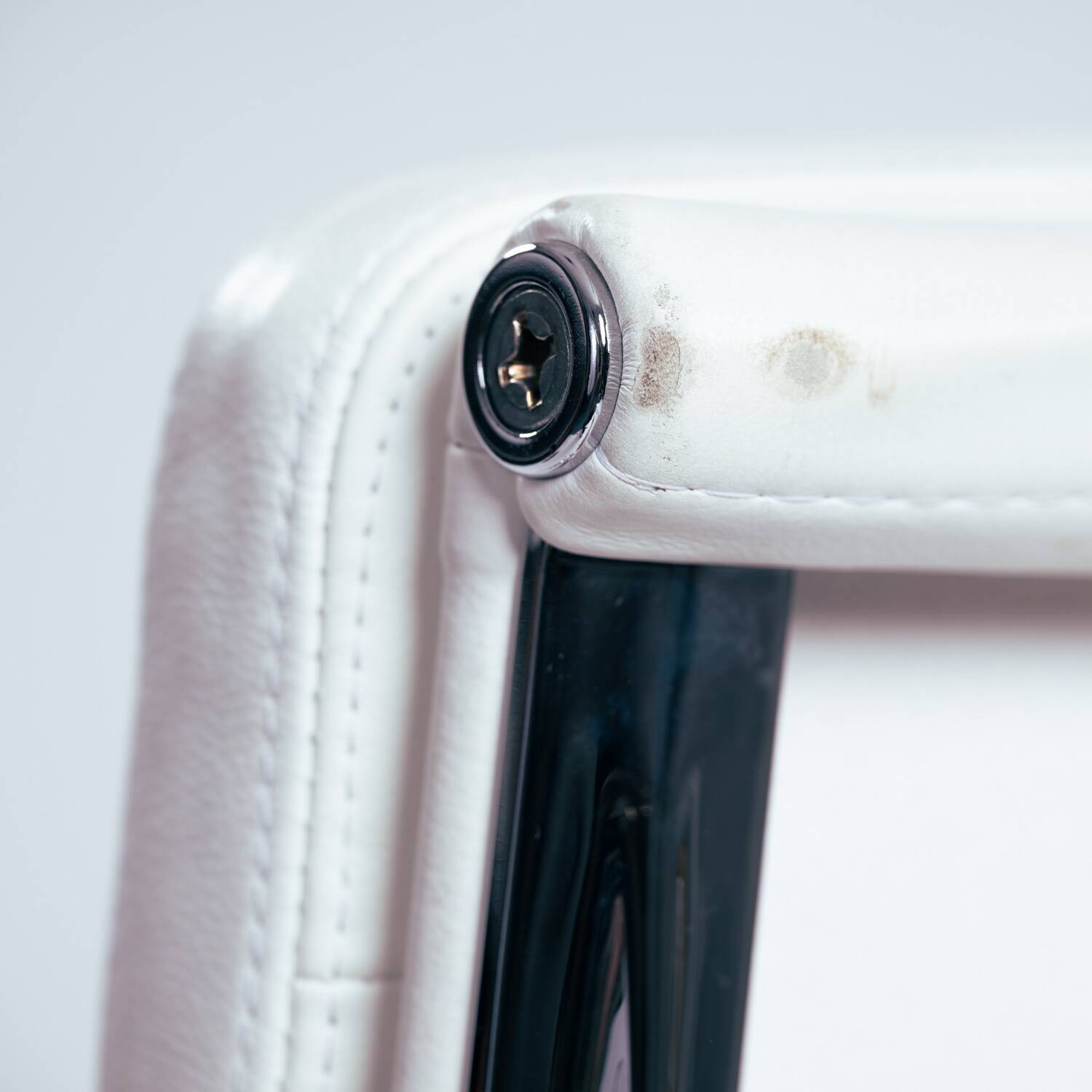 Vitra Eames EA 219 highback softpad deskchair in white leather, 1990s