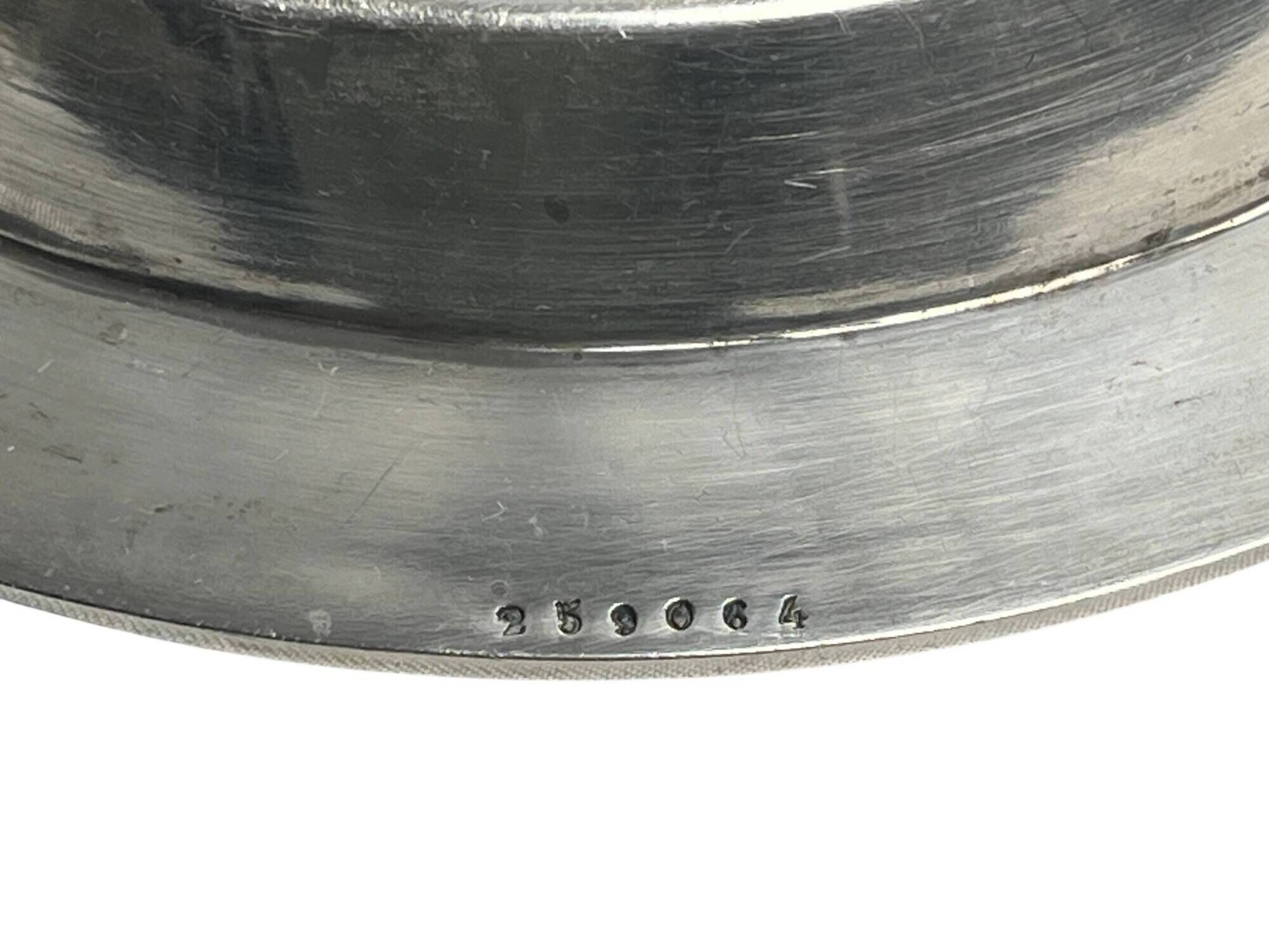 Oval metal silver-plated catchall with hallmarks from the early 20th century.