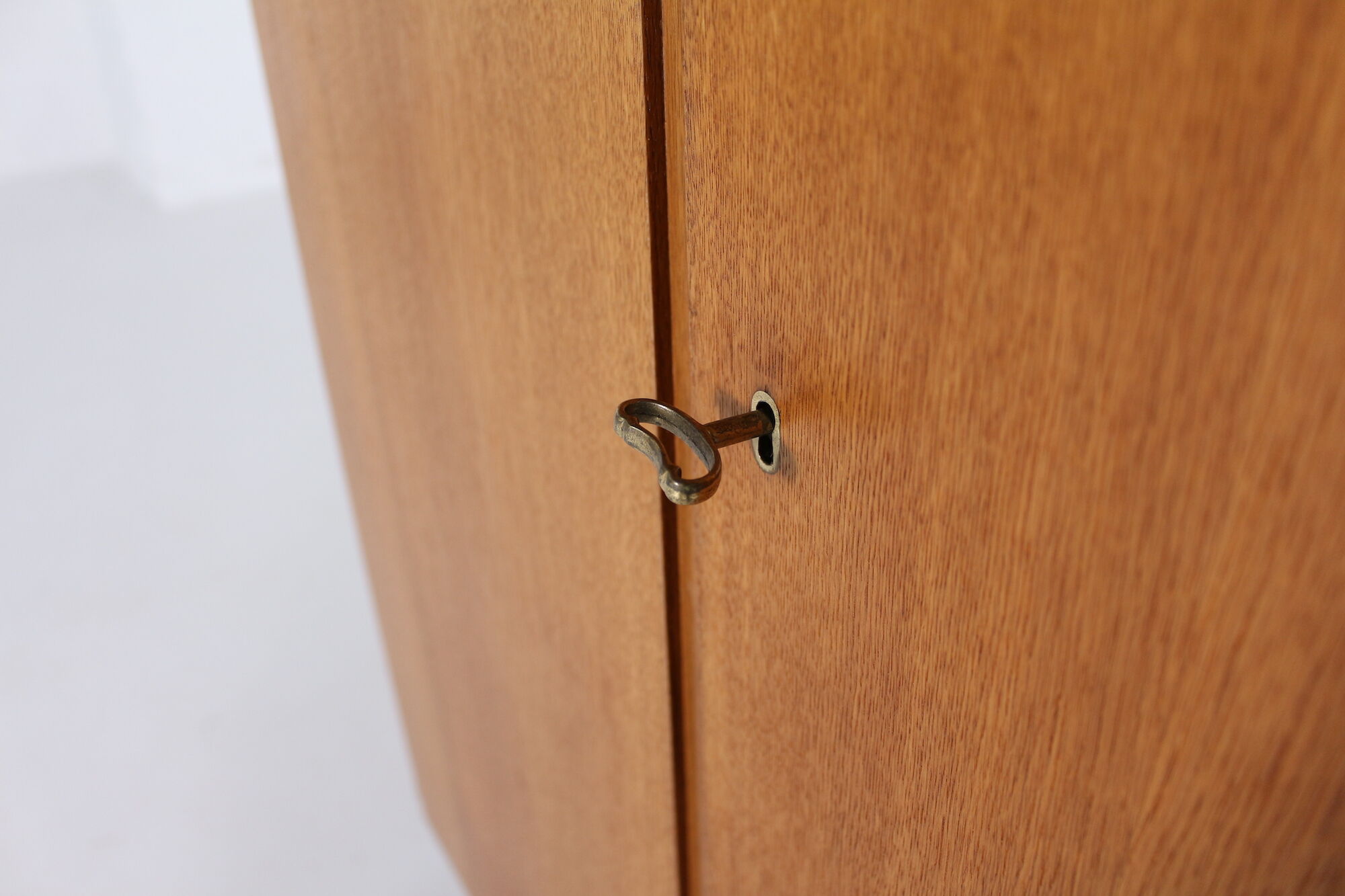 Retractable desk "Magic Box" Mummenthaler & Meier