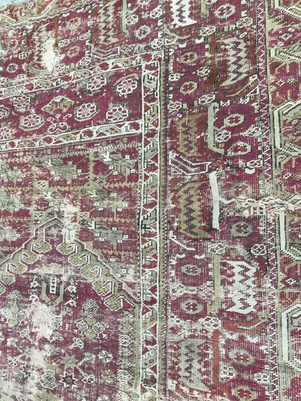 Carpet former Turkish Ghyordes 18th century handmade 135 X 268 CM