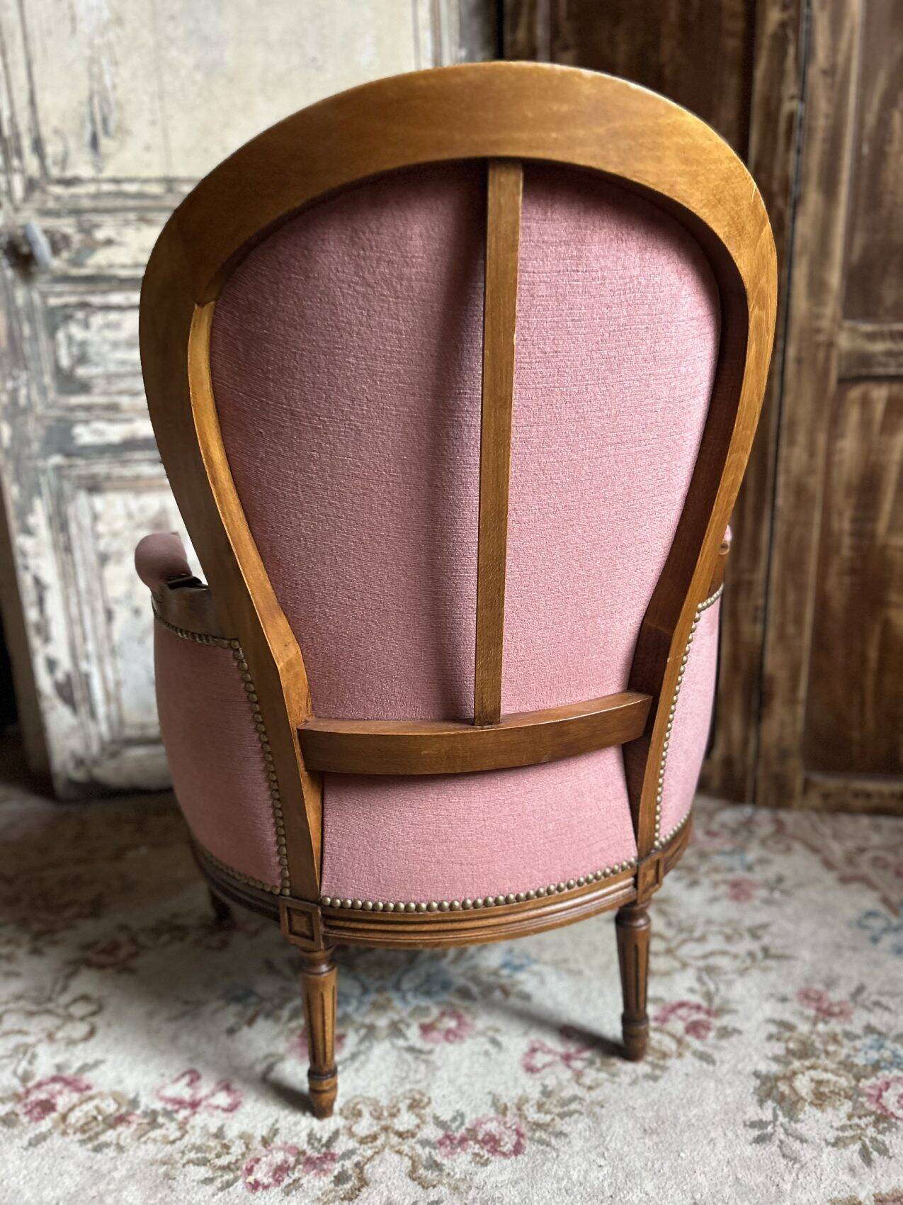 Small Louis XVI armchair in old rose velvet, removable seat – Chic and comfortable