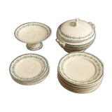 10 plates, a tureen, a fruit cup