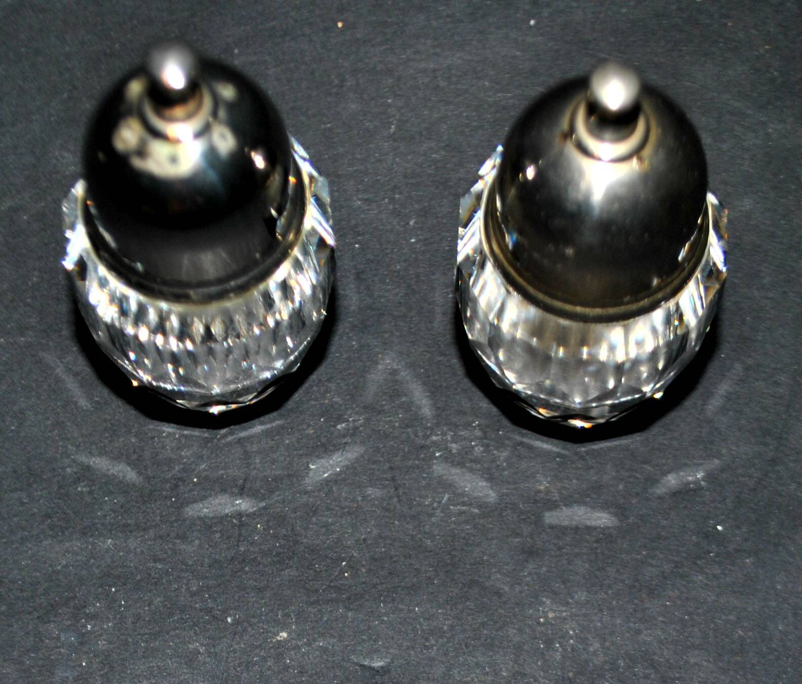 Lot of 2 salt shakers in cut crystal from SWAROVSKI Salt Pepper vintage signed