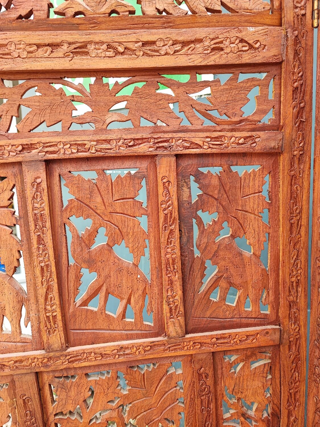 Three-panel screen made of solid wood