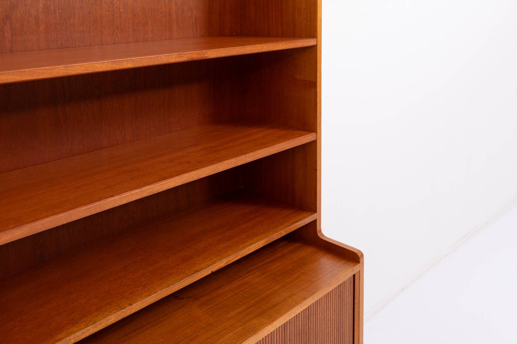 Armoire danoise moderne du milieu du siècle conçue par Willy Beck pour Morten Olsen
