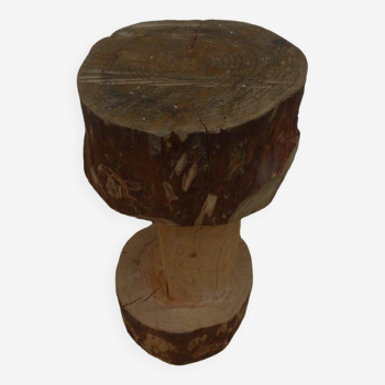 Grand tabouret sculpté en chêne massif – très bon état