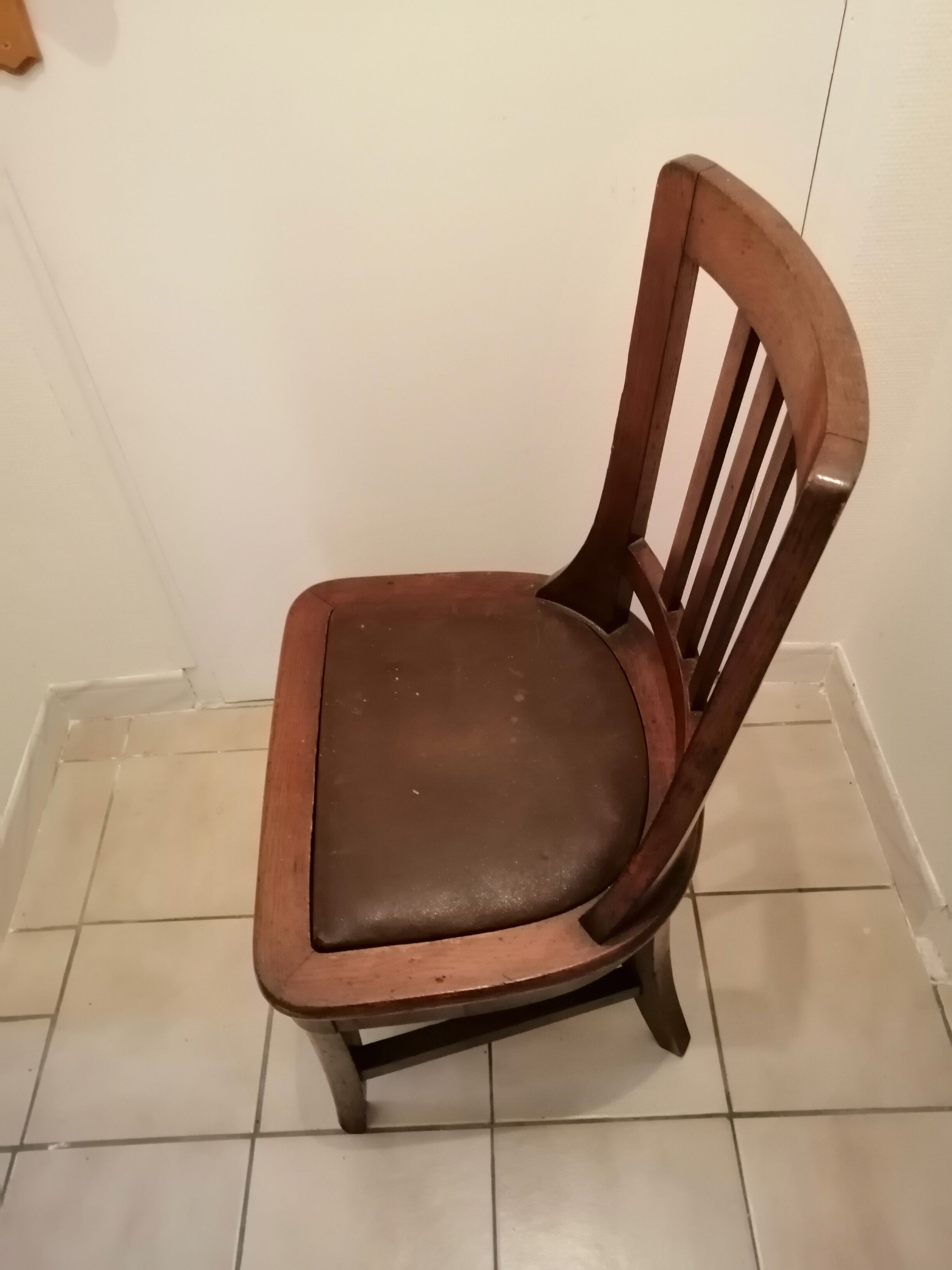 Chaise d'aisance en bois ancienne chene massif
