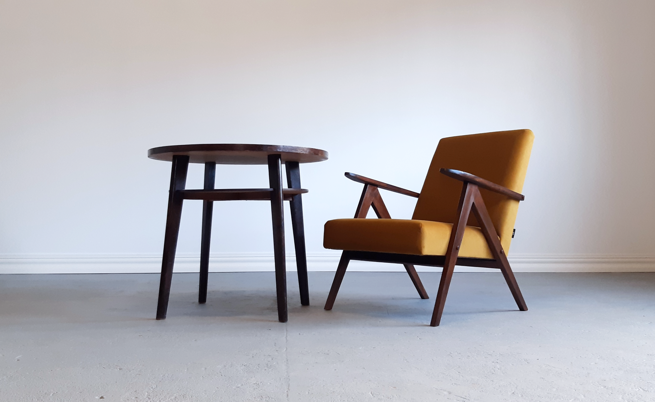 Mid century easy chair model b - 310 var in goldenrod velvet