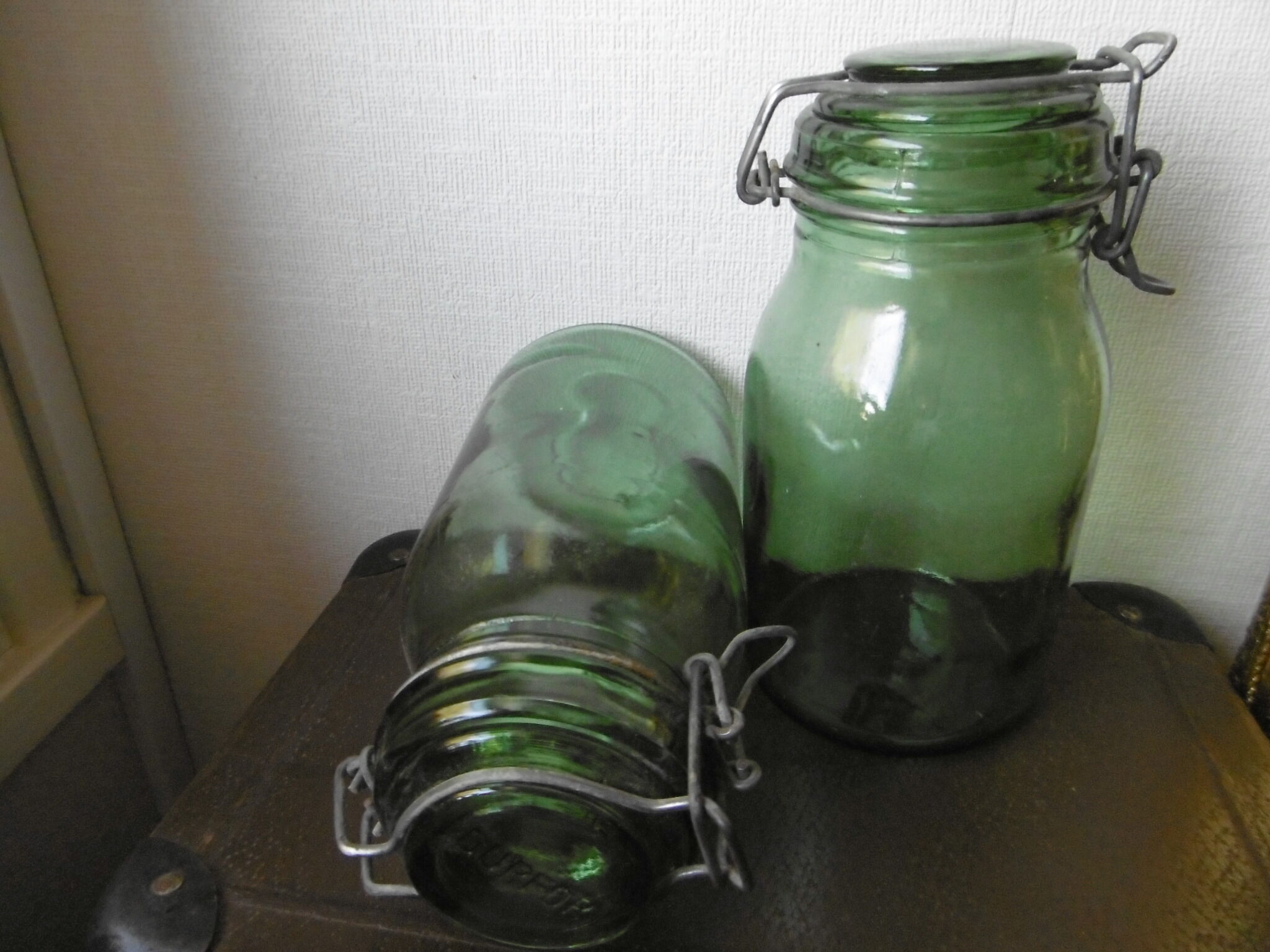 Lot of two old green jars