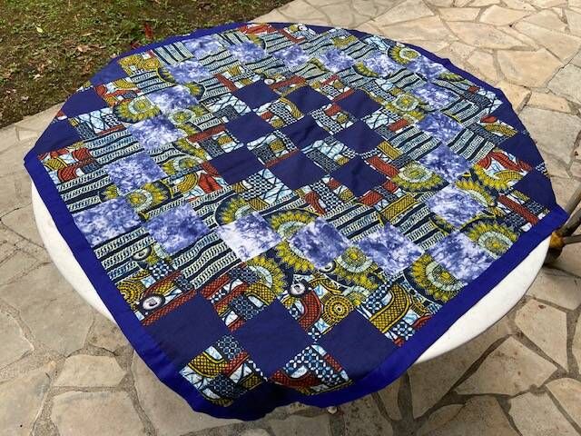 Nappe bleue quilt africaine carrée 110cm.