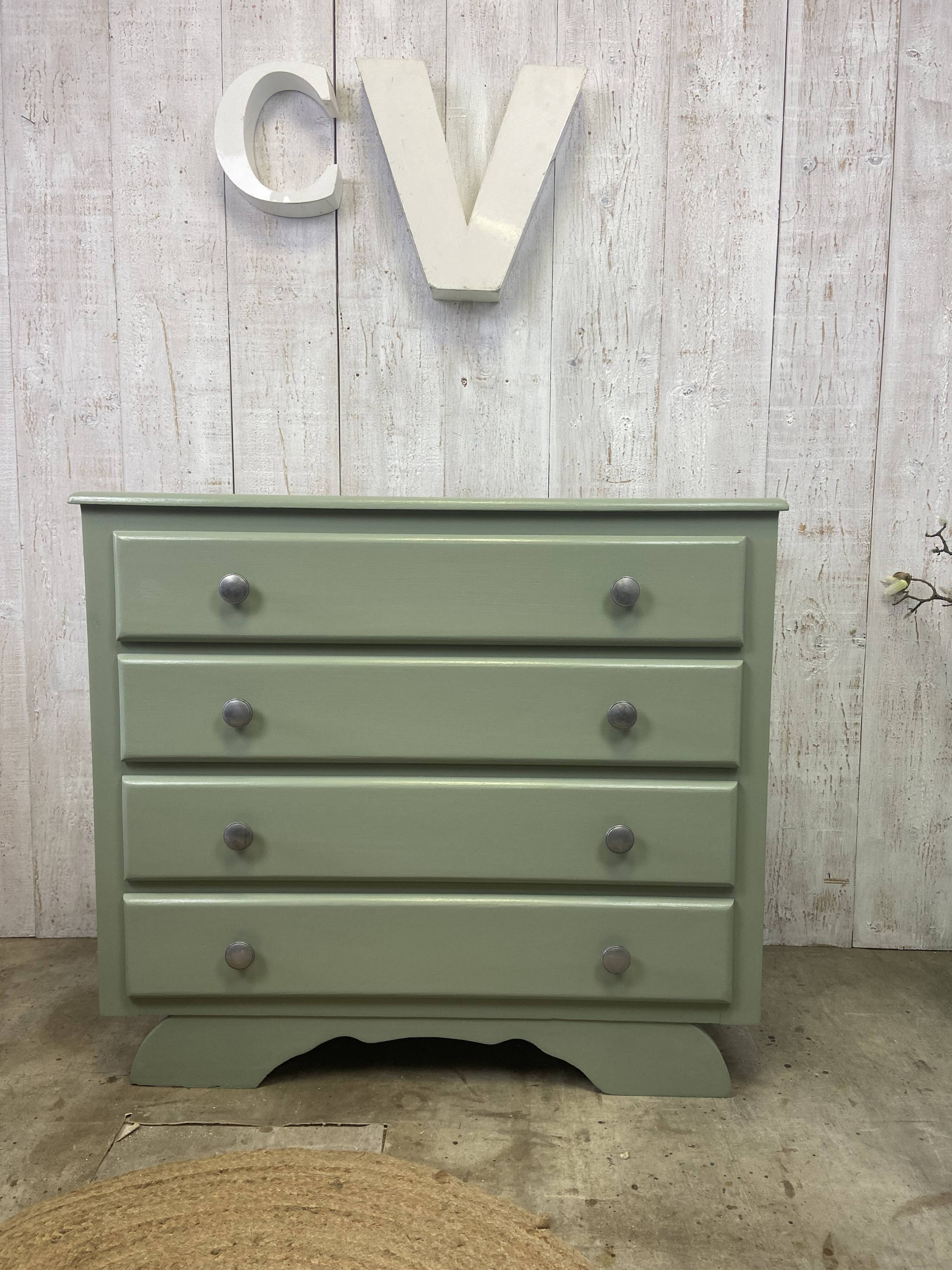 Vintage chest of drawers