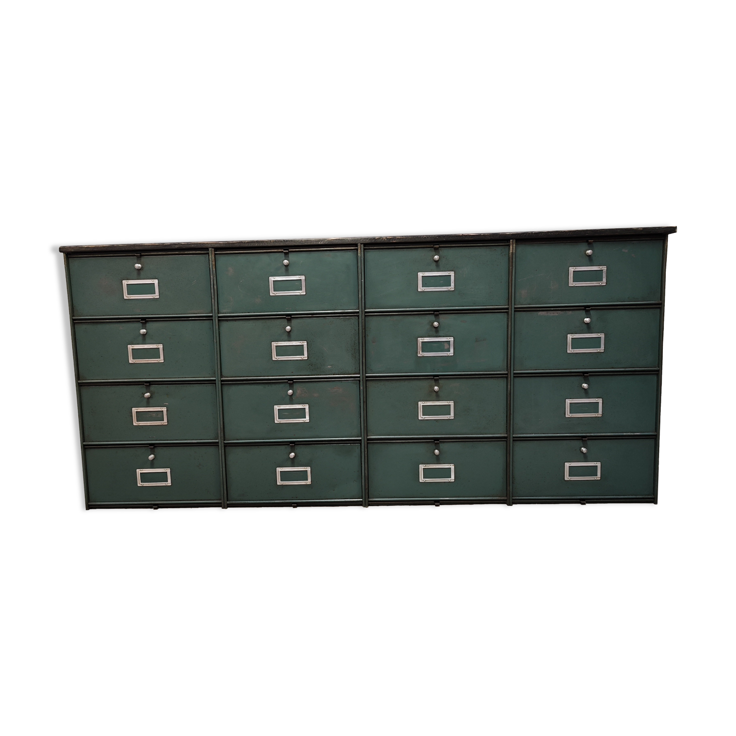 Industrial furniture in a row Ronéo 16 metal valves