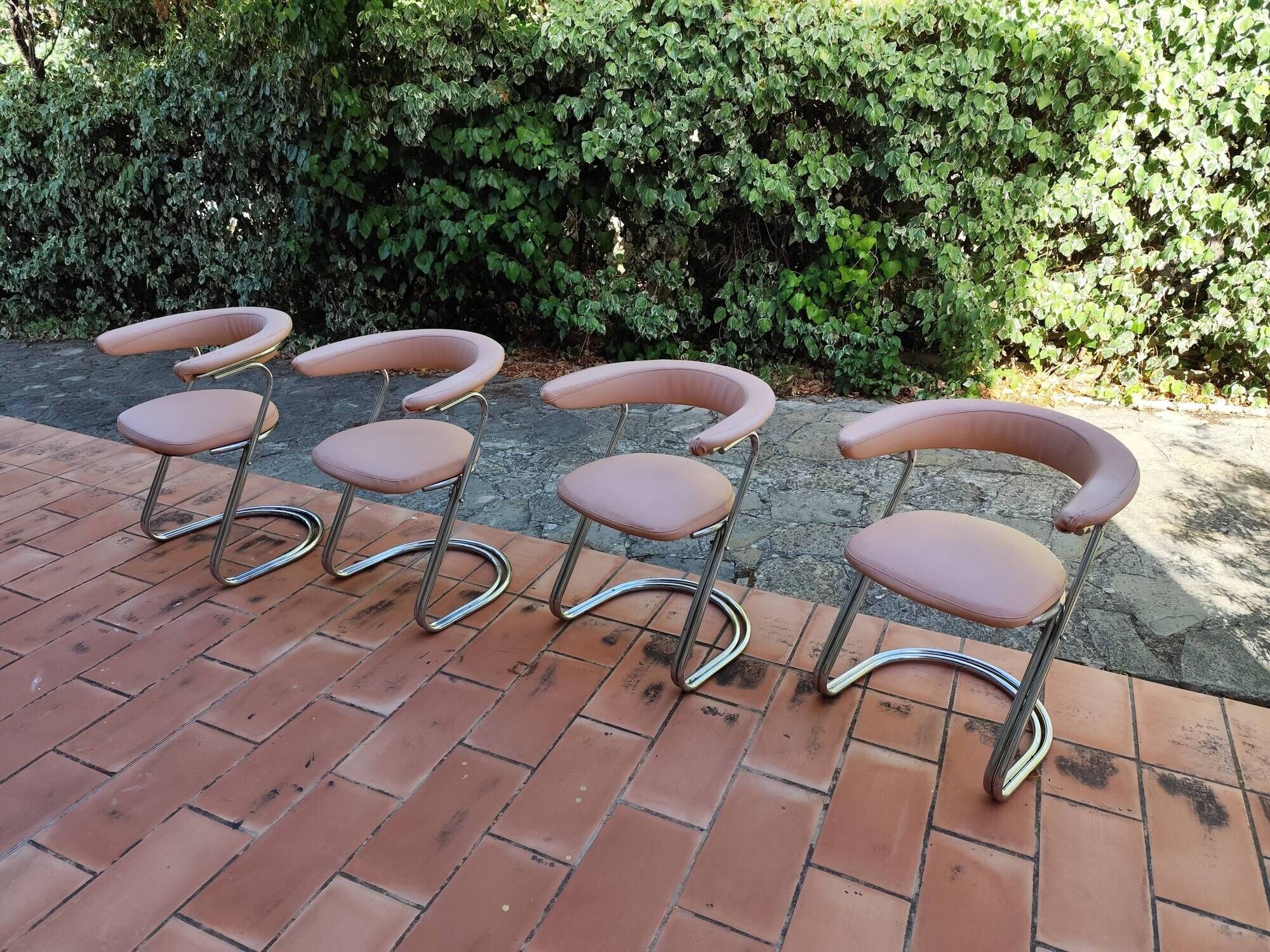Set of 4 Modernist Swiss Zug Victori Dining Room Armchairs
