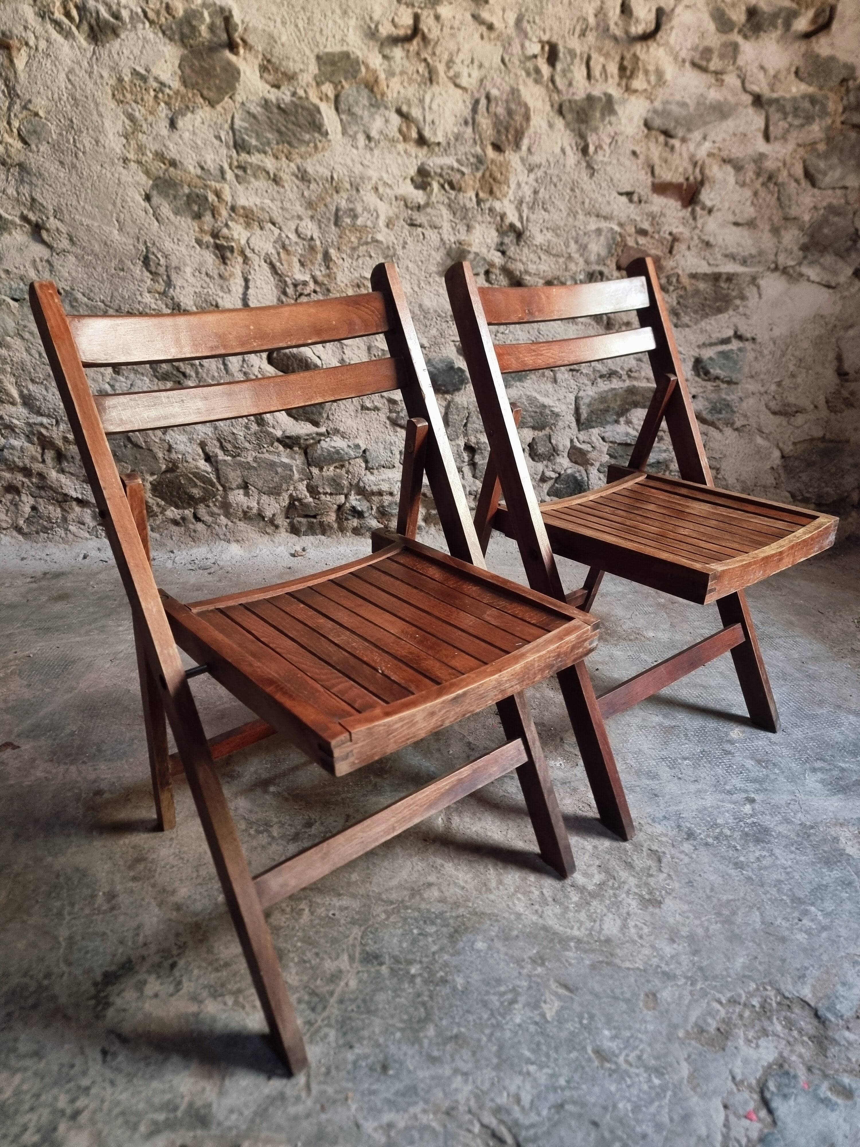Pair of vintage French folding chairs – 1970s – beech wood chairs – rustic seats