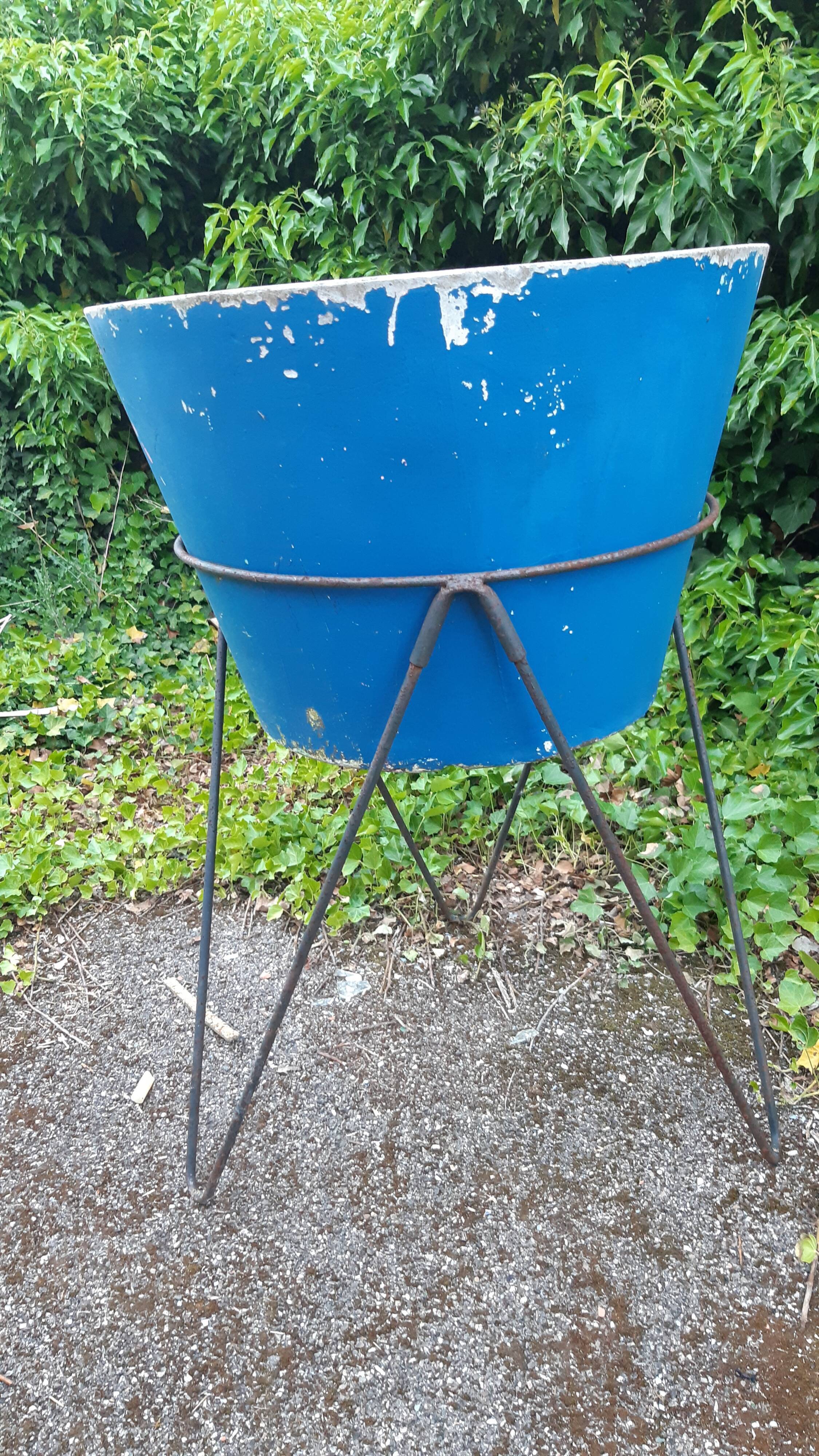 Conical cauldron on foot tripod Eternit 1950