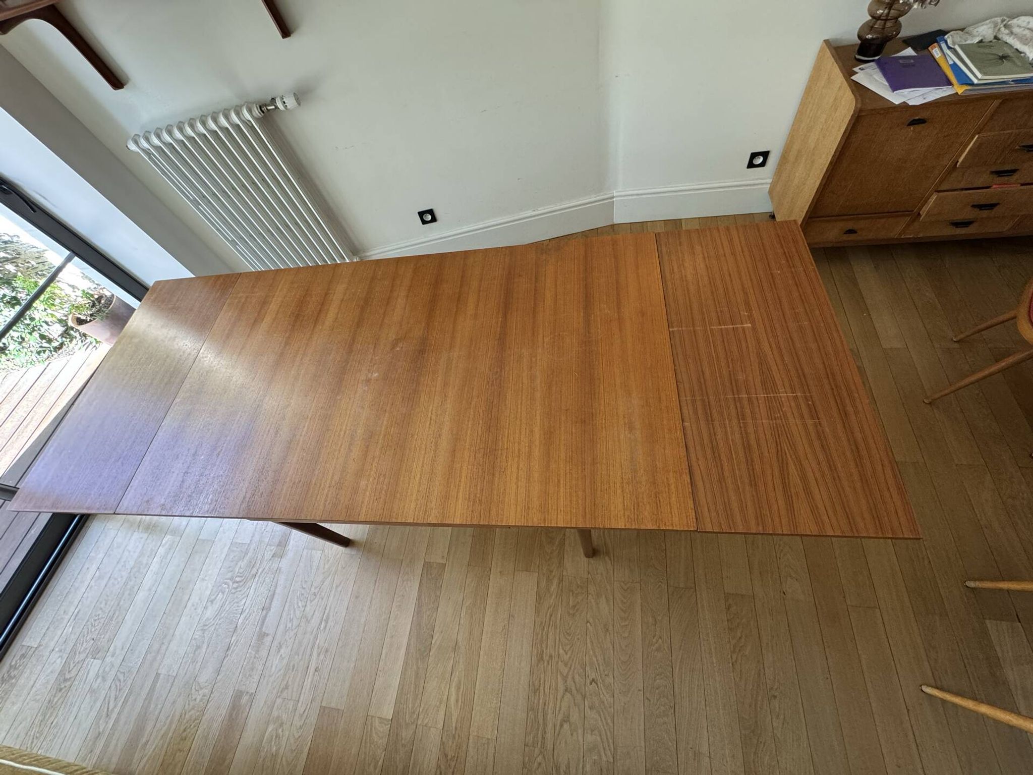 Extendable Scandinavian table
