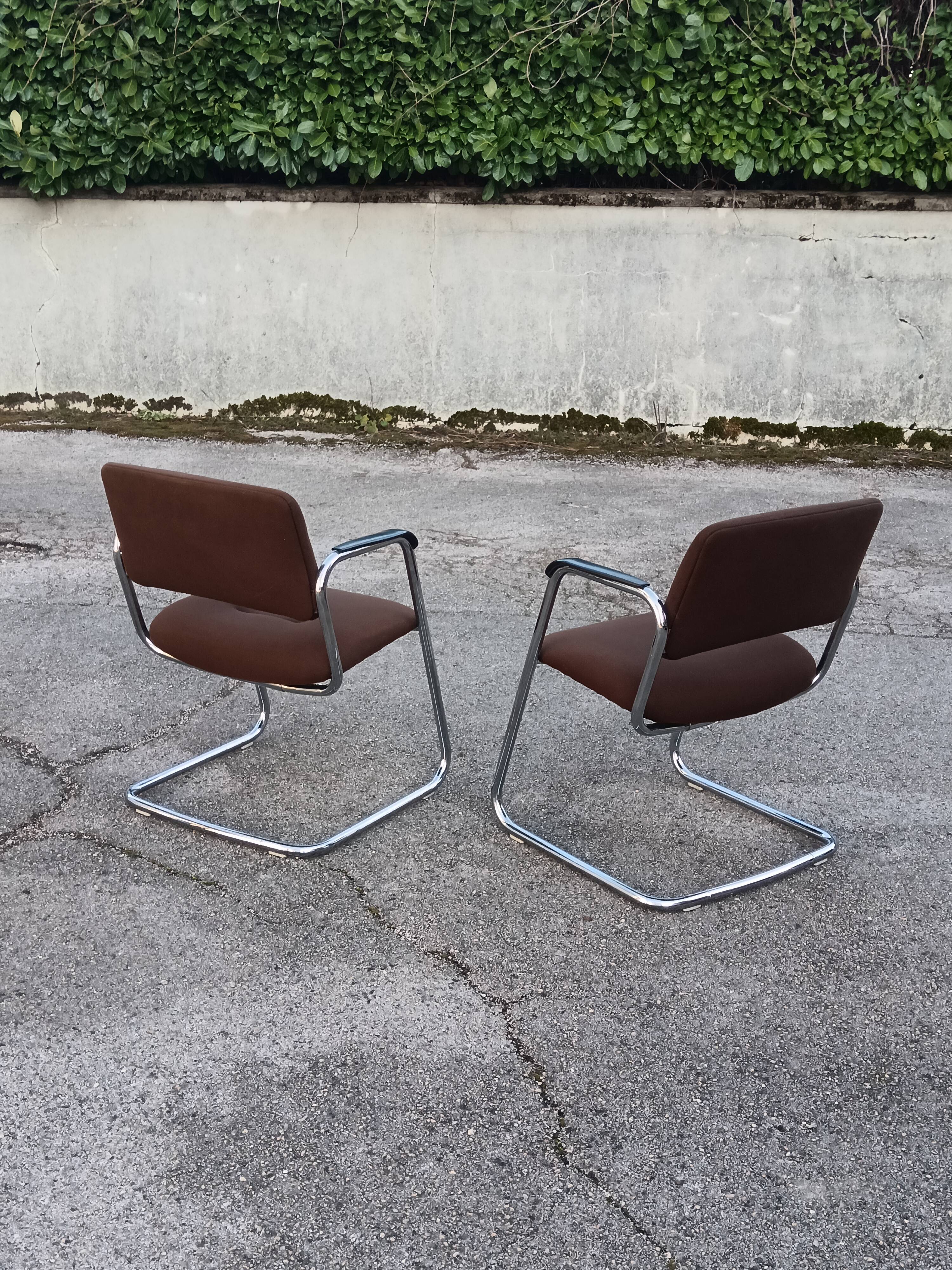 Paire de fauteuils cantilever Strafor 1970