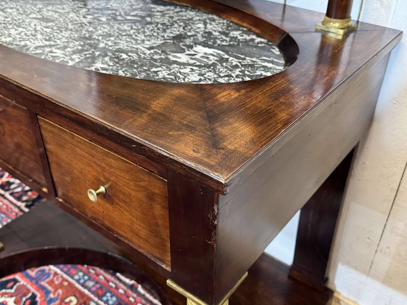 Empire hairdresser from the 19th century in mahogany with a marble top.