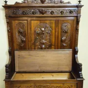 Coffre-banc Renaissance en noyer sculpté – XIXe siècle