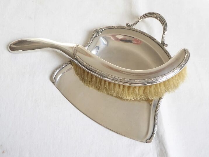 Silver metal crumb pick-up
