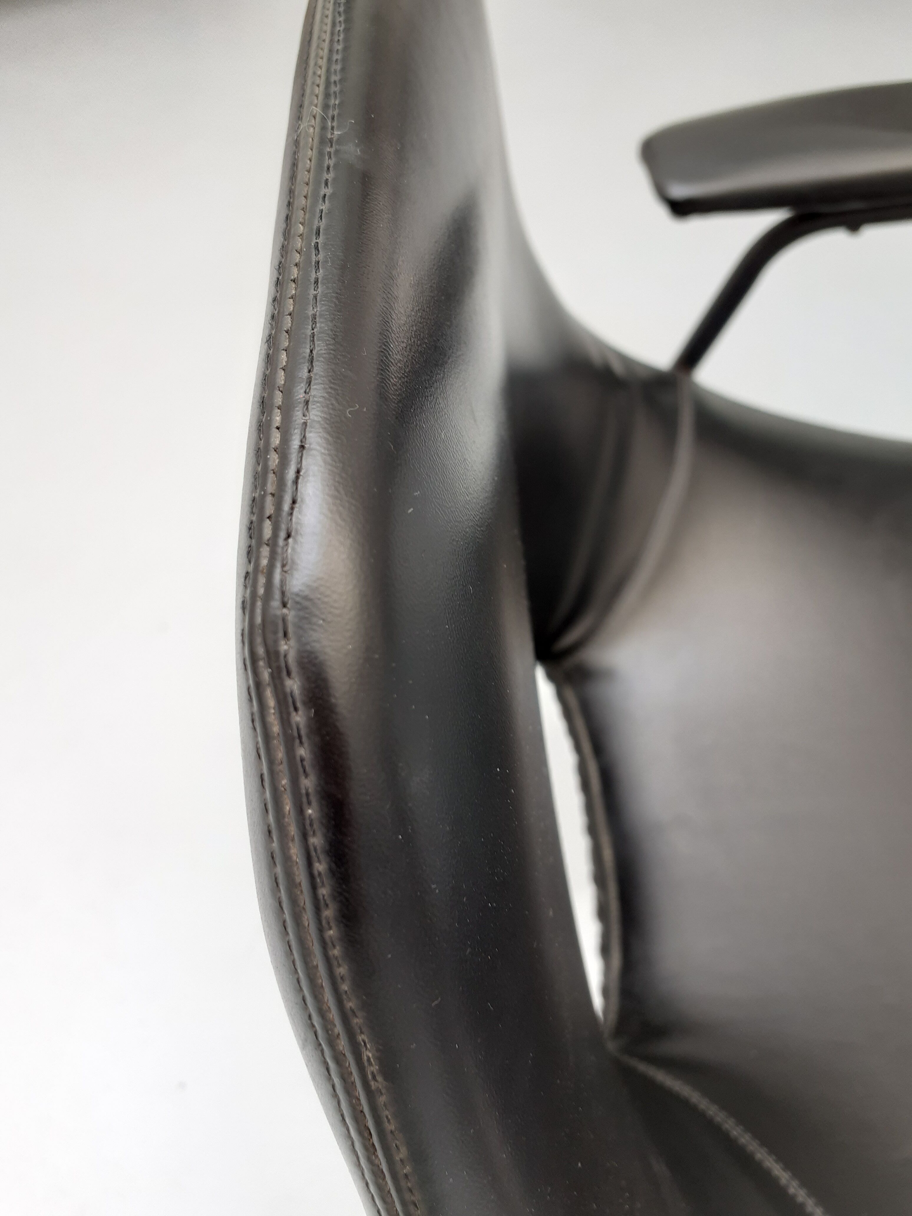 Pair of armchairs, Tonneau model, in black skai by Pierre Guariche, 60s