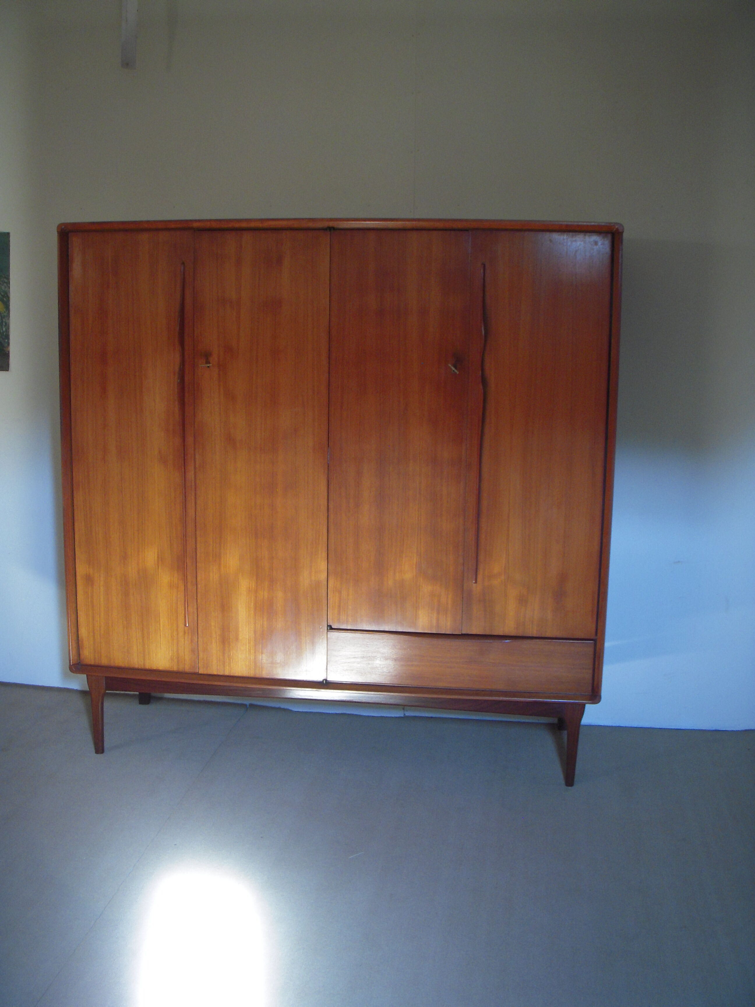 Wardrobe in teak