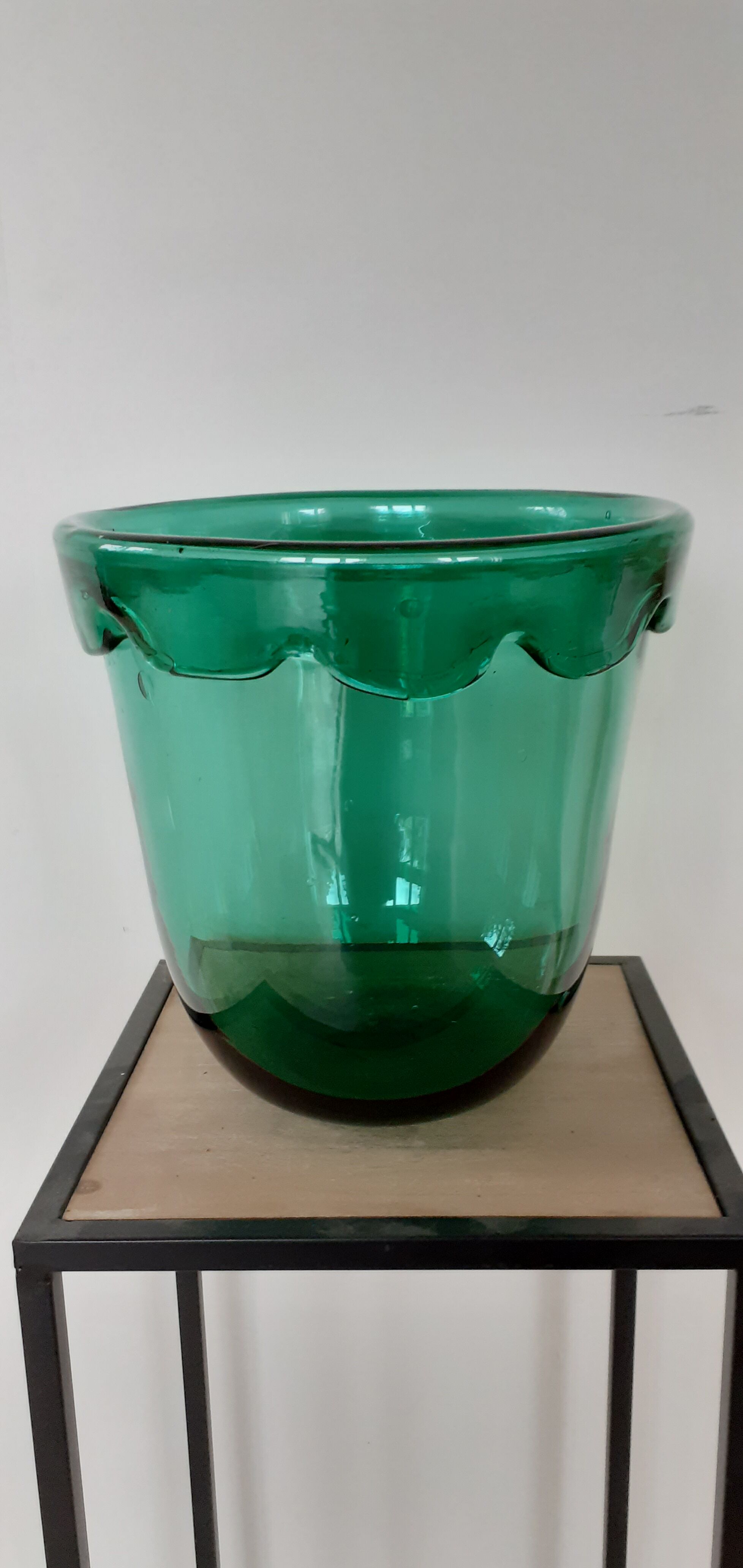 Green pot cache vase in blown glass
