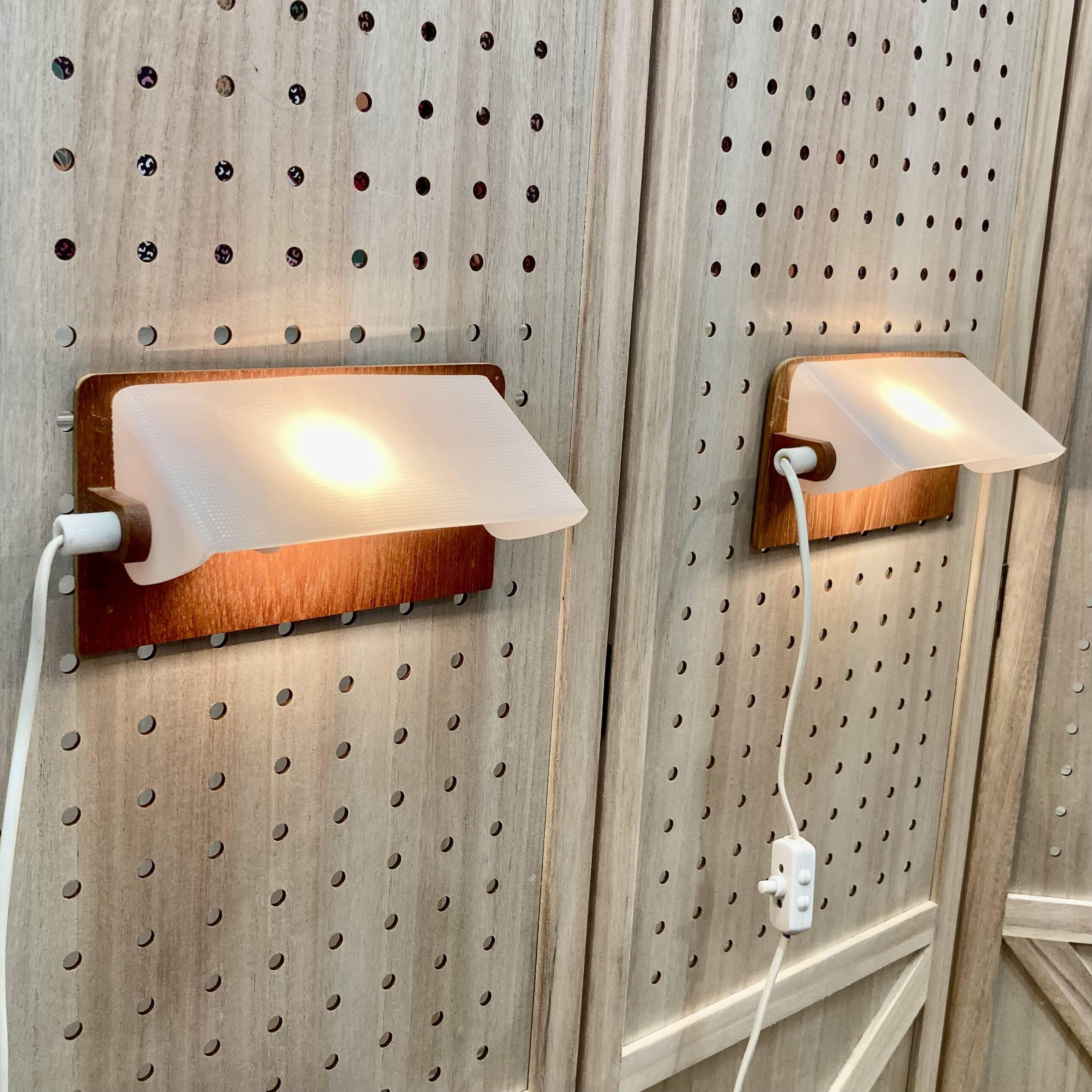 Pair of teak wall lights "scandinavian design" 1950.